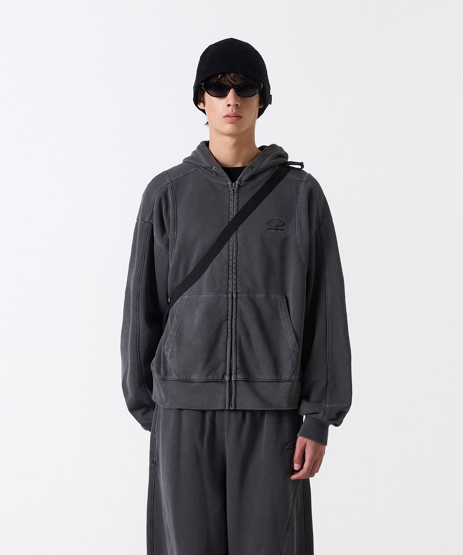 パーカー・フーディ ODD STUDIO PIGMENT COVER STITCH HOODED ZIP-UP MUSINSA公式 | ODDSTUDIO Pigment Cover Stitch Hoodie - CHARCOAL