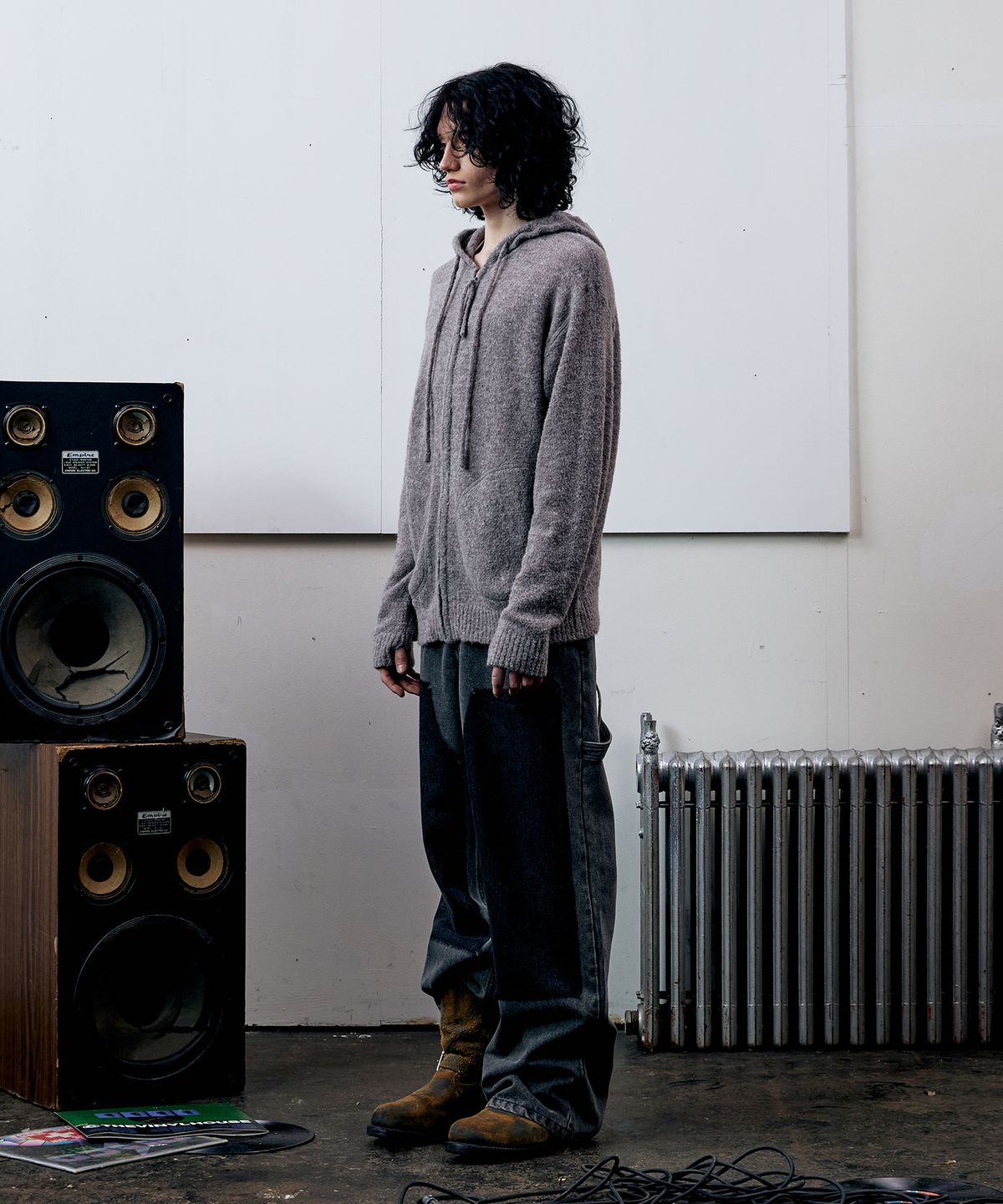 더바이닐하우스(THEVINYLHOUSE) ROUND POCKET KNIT ZIP-UP GREY