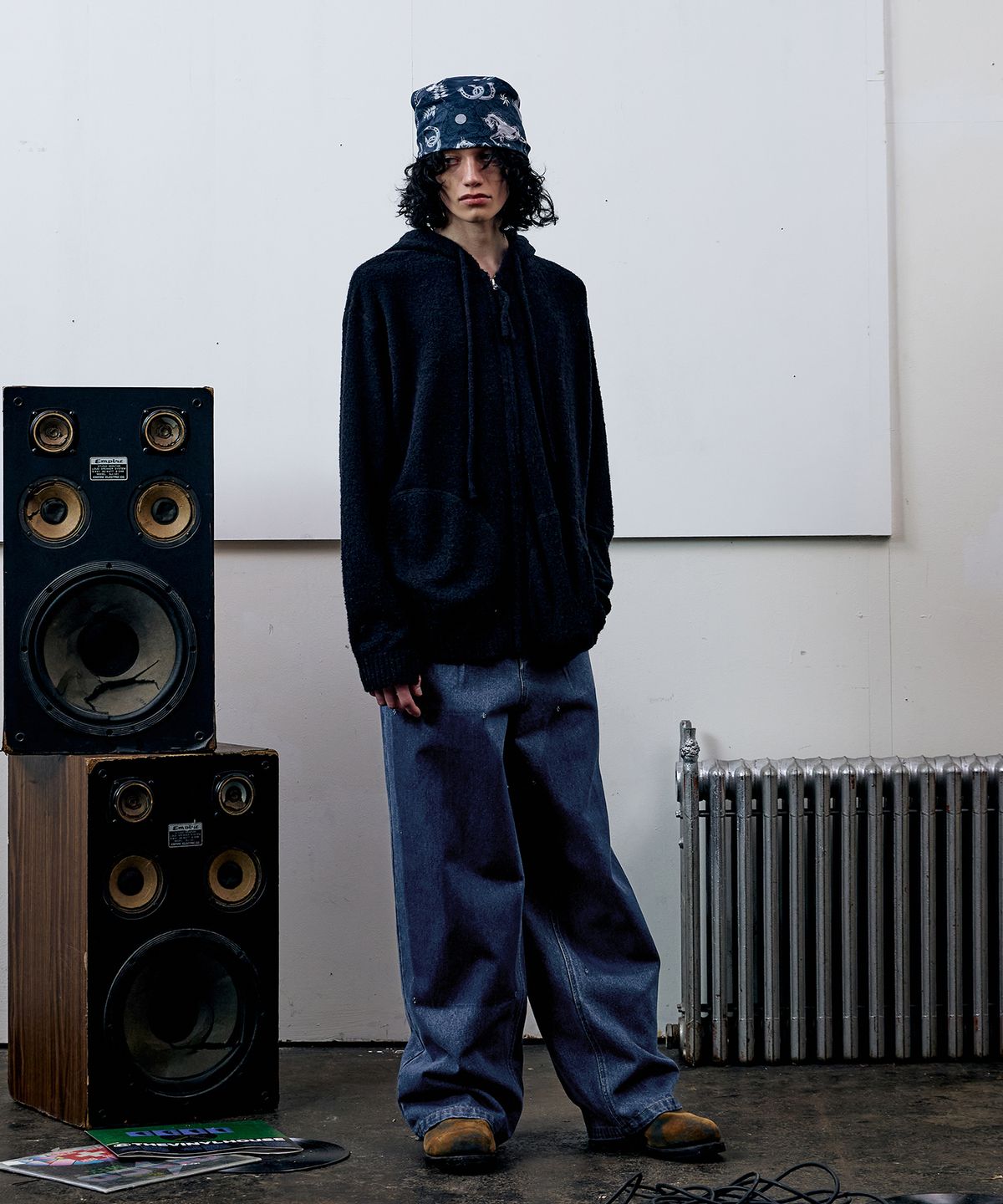 더바이닐하우스(THEVINYLHOUSE) ROUND POCKET KNIT ZIP-UP BLACK