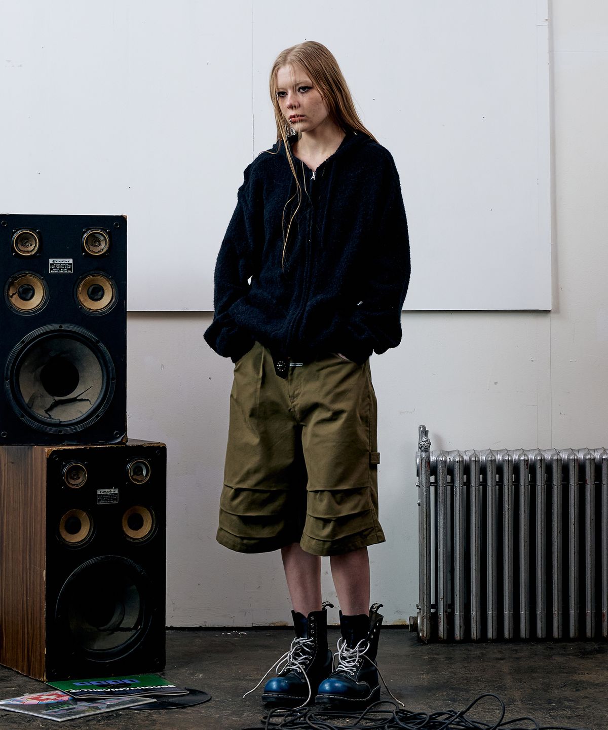 더바이닐하우스(THEVINYLHOUSE) ROUND POCKET KNIT ZIP-UP BLACK