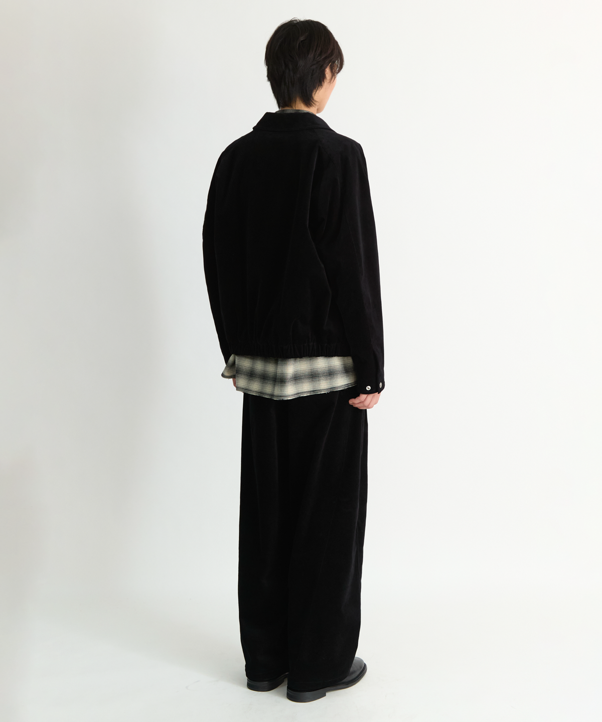 넌블랭크(NONBLANK) 원턱 커브드 스티치 팬츠_BLACK
