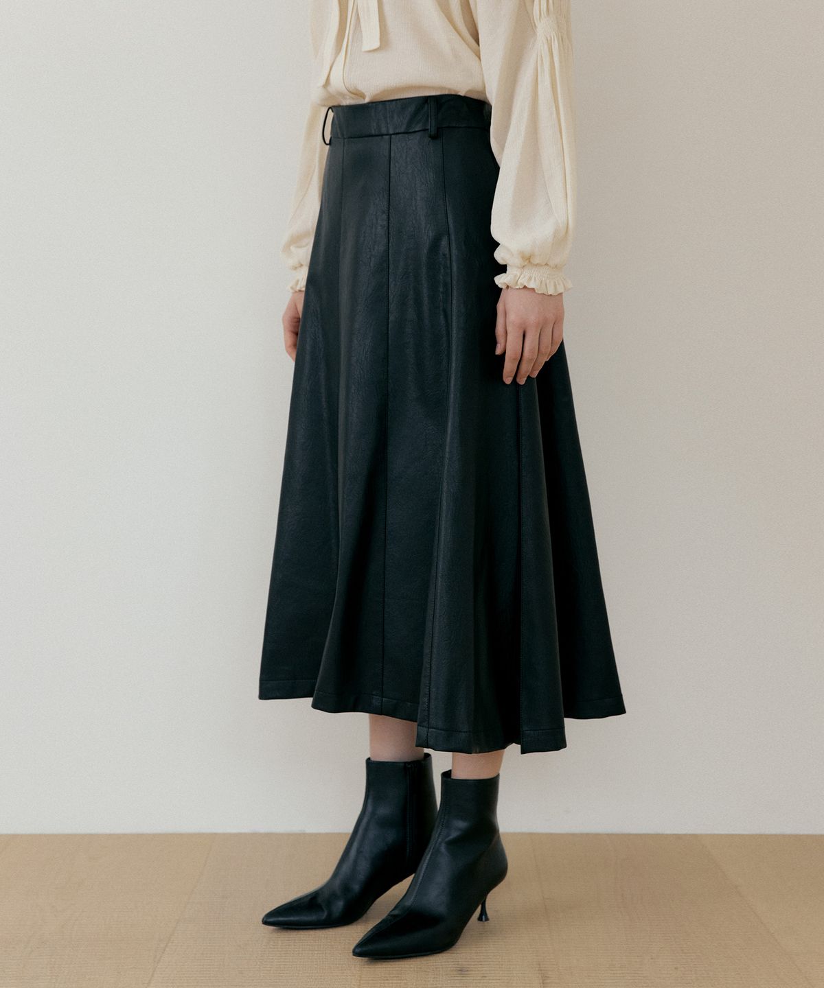 더페니(THE PENNY) LEATHER LONG SKIRT - Black