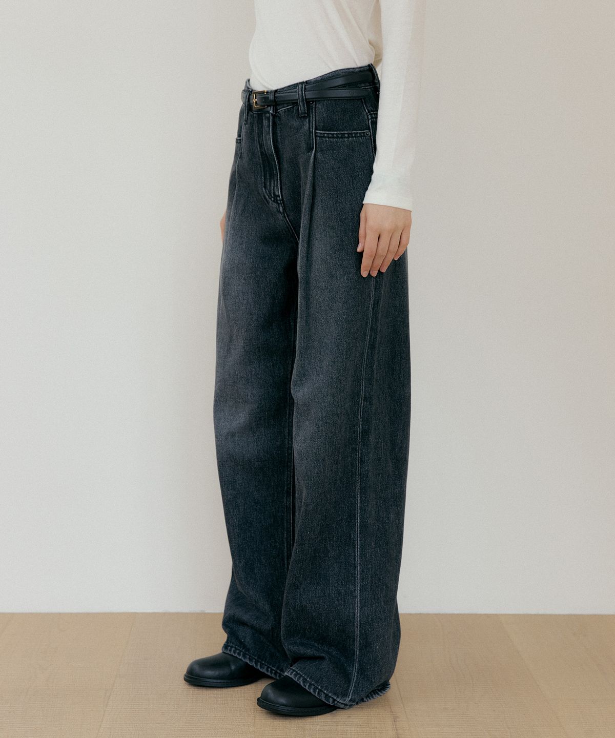 더페니(THE PENNY) ONETUCK WIDE DENIM - Black