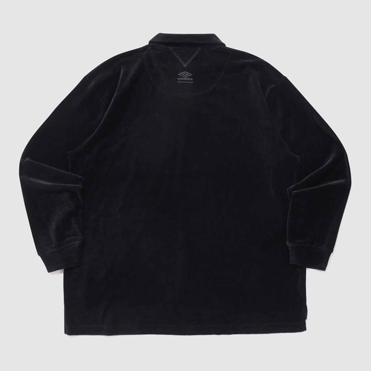 엄브로(UMBRO) [UMB X White Mountaineering] 벨로아 폴로 셔츠 블랙(UP311CTL89)