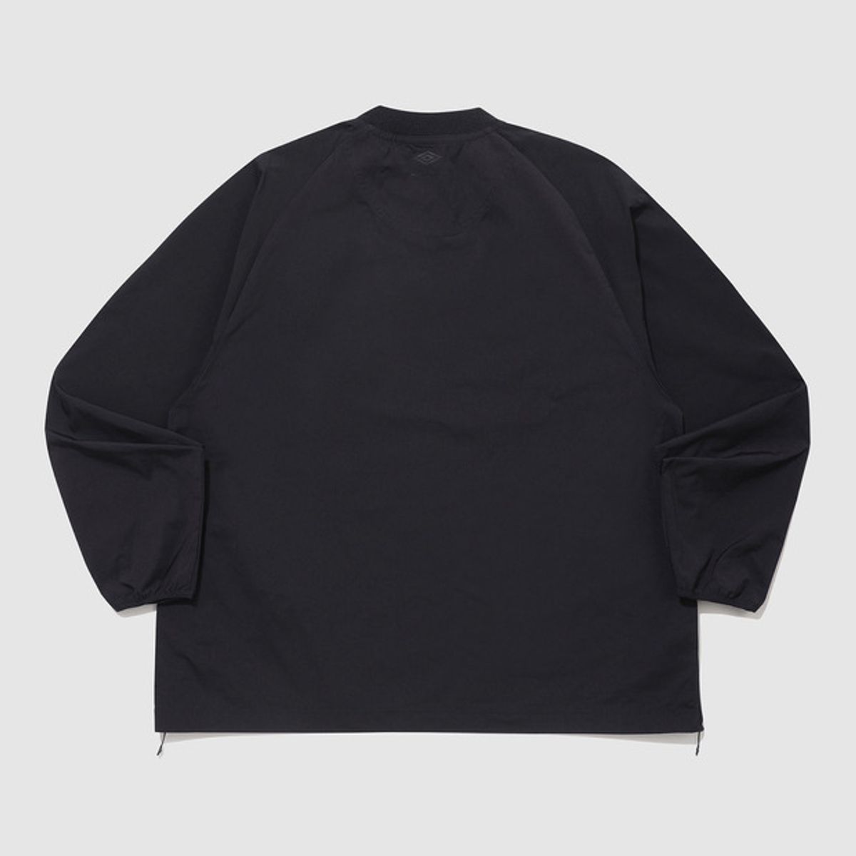 엄브로(UMBRO) [UMB X White Mountaineering] 우븐 지퍼 풀오버 블랙(UP311CWT88)