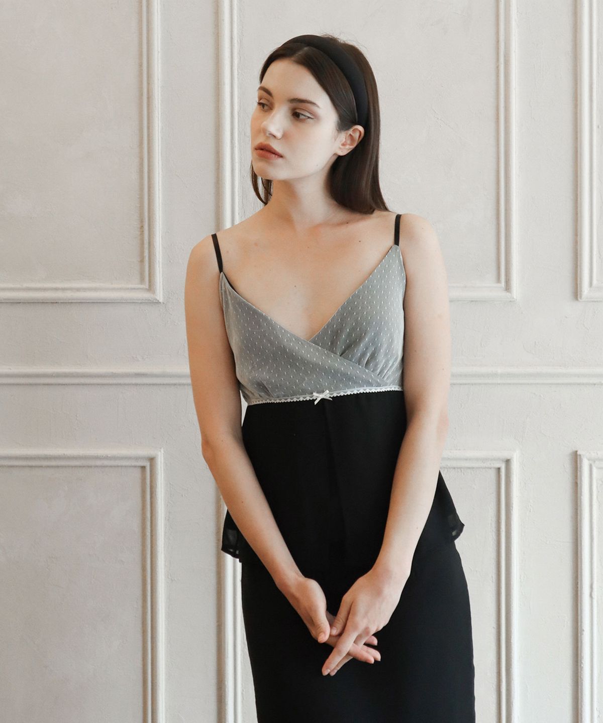 니체큐이엘(NICHEQYIEL) LISHA WRAP SLEEVELESS, black