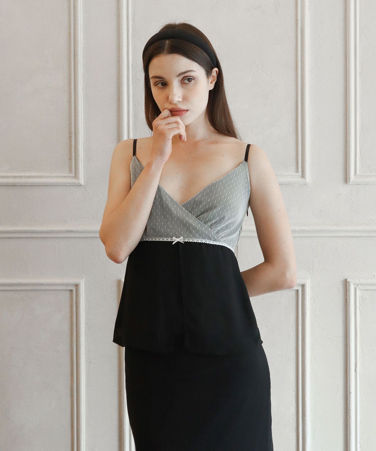 니체큐이엘(NICHEQYIEL) LISHA WRAP SLEEVELESS, black