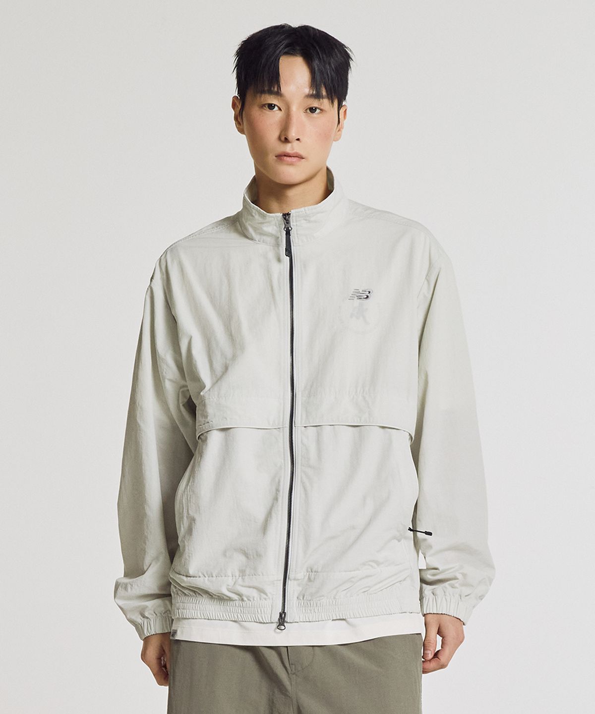 뉴발란스(NEW BALANCE) NBNAG31803 / UNI 에센셜 헤리티지 스탠드넥 웜업자켓 (L/GRAY)