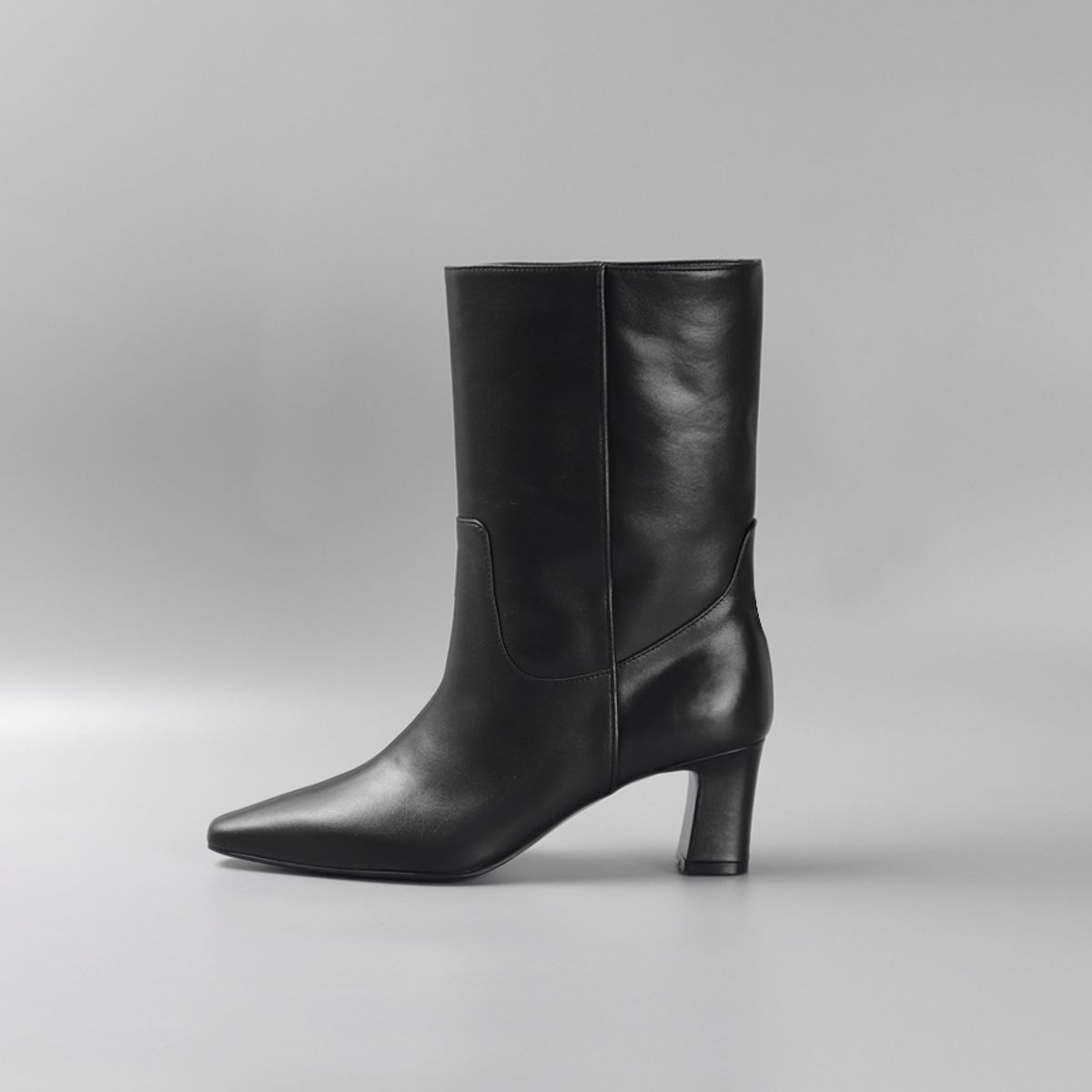 루시크루(LUCY CREW) Pointed Half Boots LC357