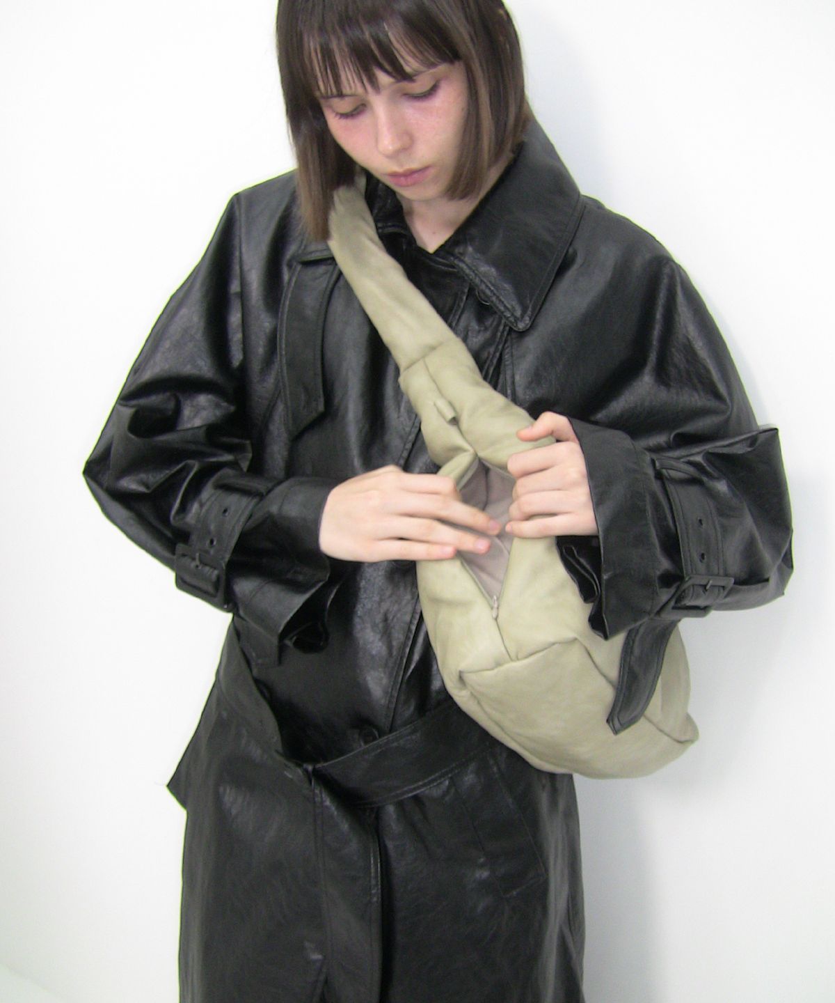 필인더블랭크(FILLINTHEBLANK) Soft Basket Hobo Bag (M)(sand khaki)
