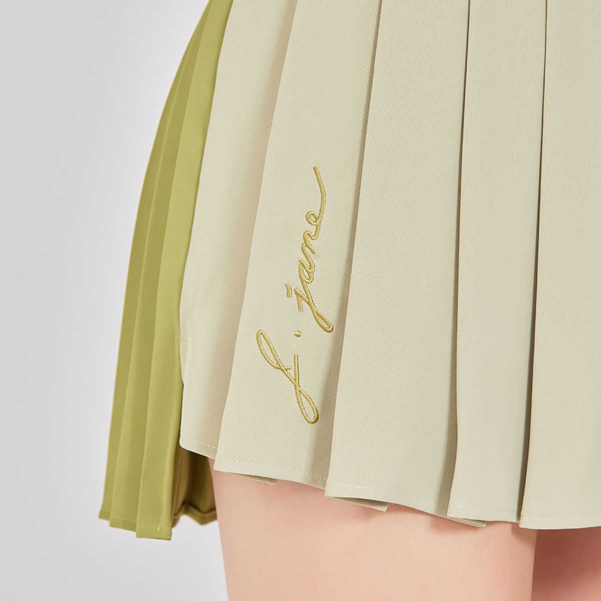 제이제인(J.JANE) 비대칭 배색 플리츠 스커트 (Olive Green)