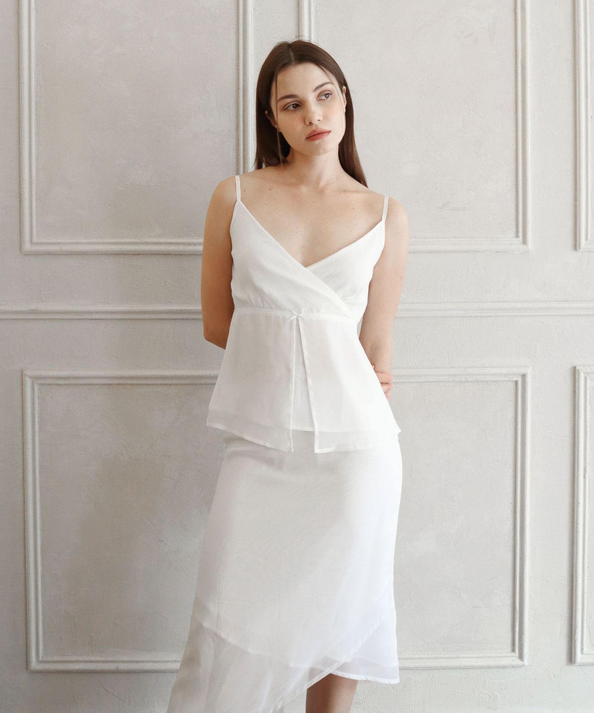 니체큐이엘(NICHEQYIEL) LISHA WRAP SLEEVELESS, white