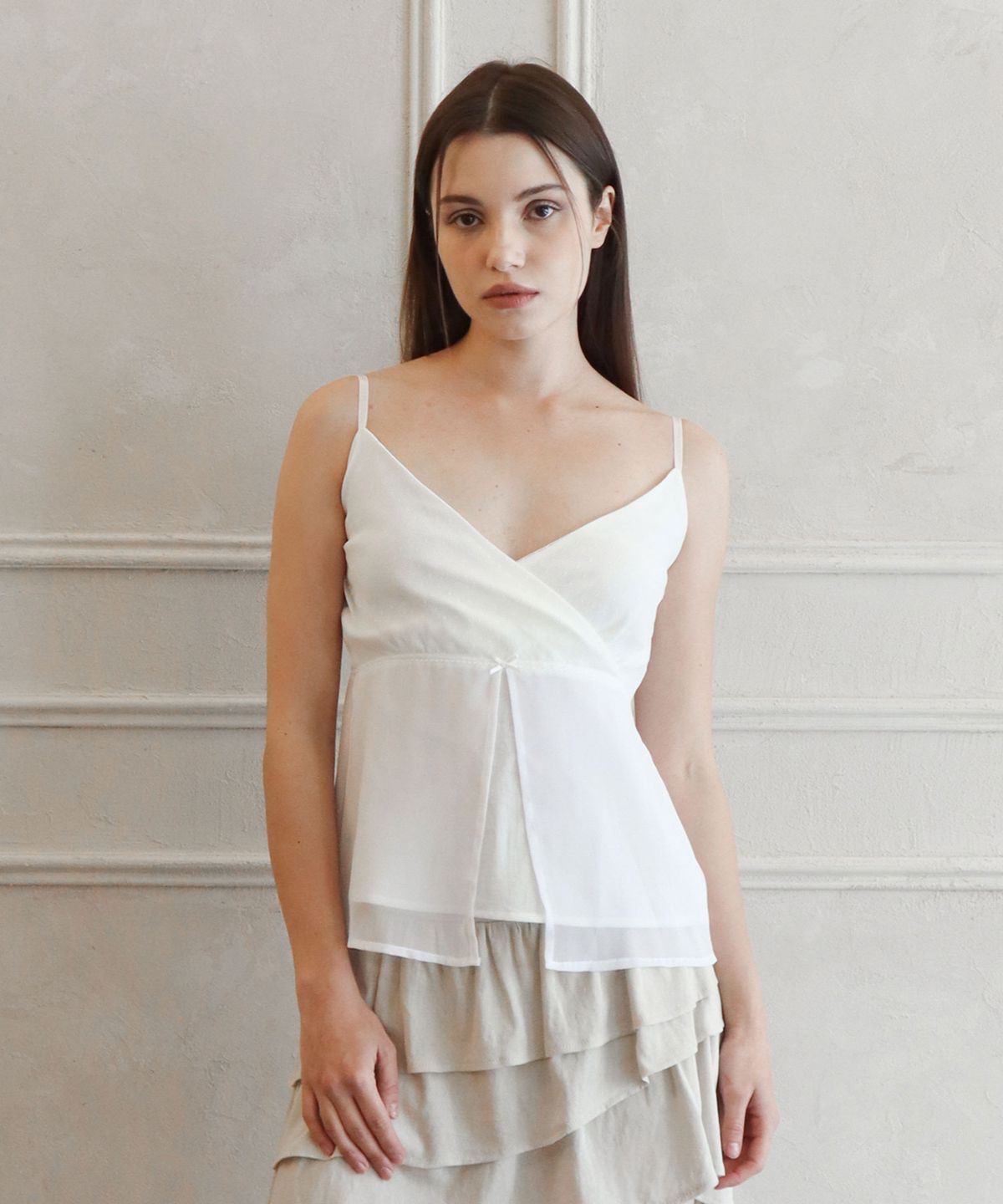 니체큐이엘(NICHEQYIEL) LISHA WRAP SLEEVELESS, white