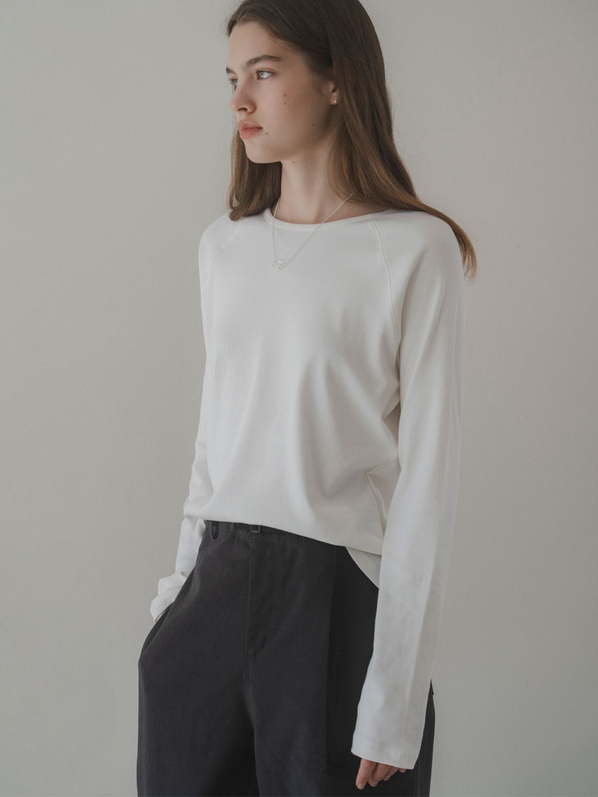 더미튼(THEMITTEN) [39th] Raglan sleeve t-shirt (white)