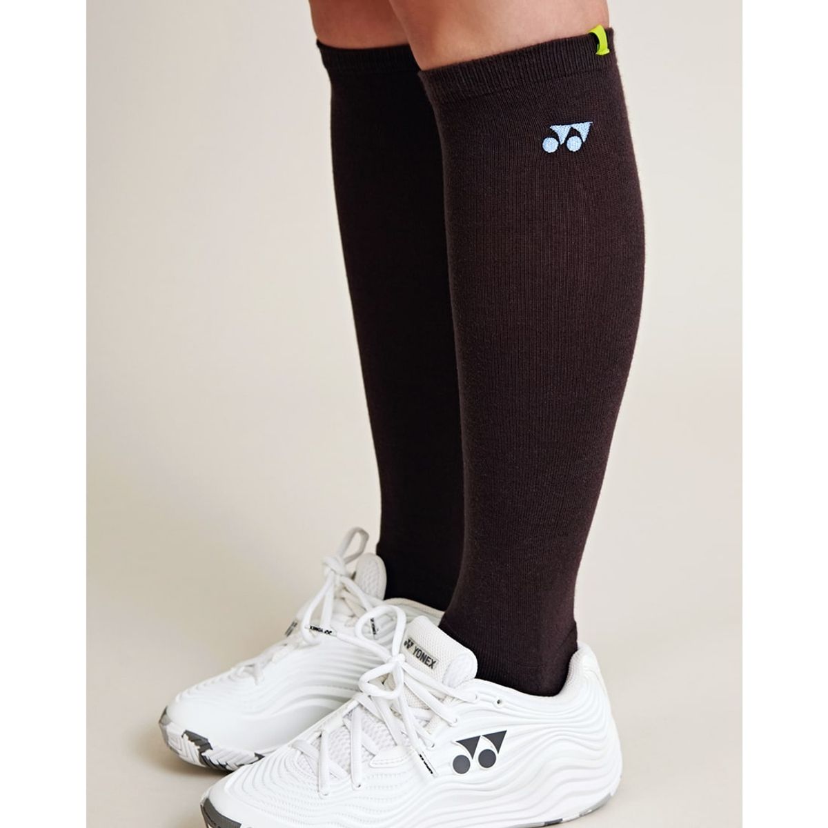 요넥스(YONEX) 245SN005F 다크 브라운 여성용 테니스 니 삭스