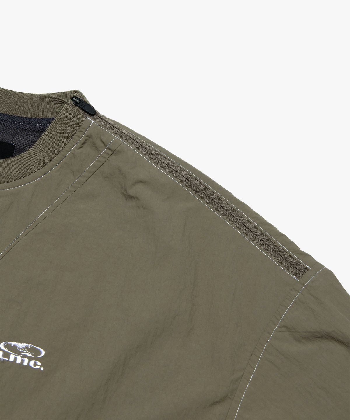 엘엠씨(LMC) NYLON CURVED DART CREWNECK khaki