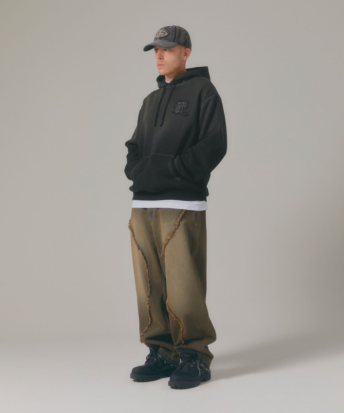 엘엠씨(LMC) GOTHIC APPLIQUE BRUSH HOODIE black