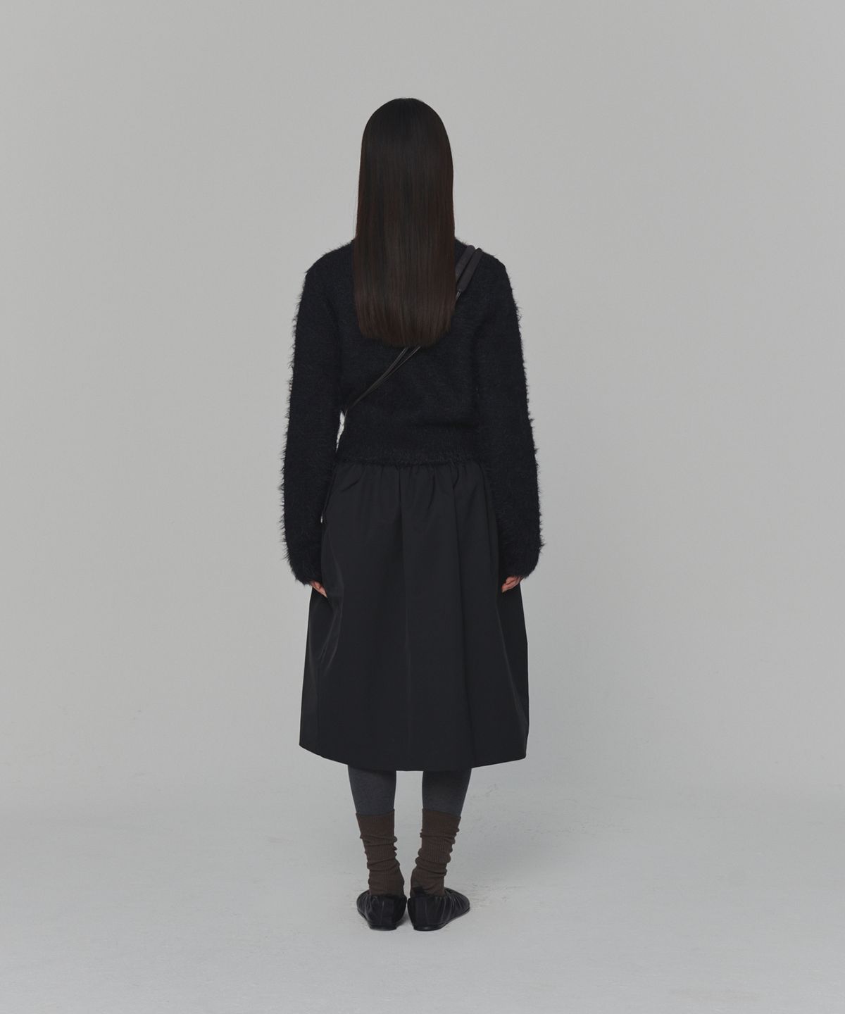 아모멘토(AMOMENTO) SHAGGY CROPPED CARDIGAN_BLACK