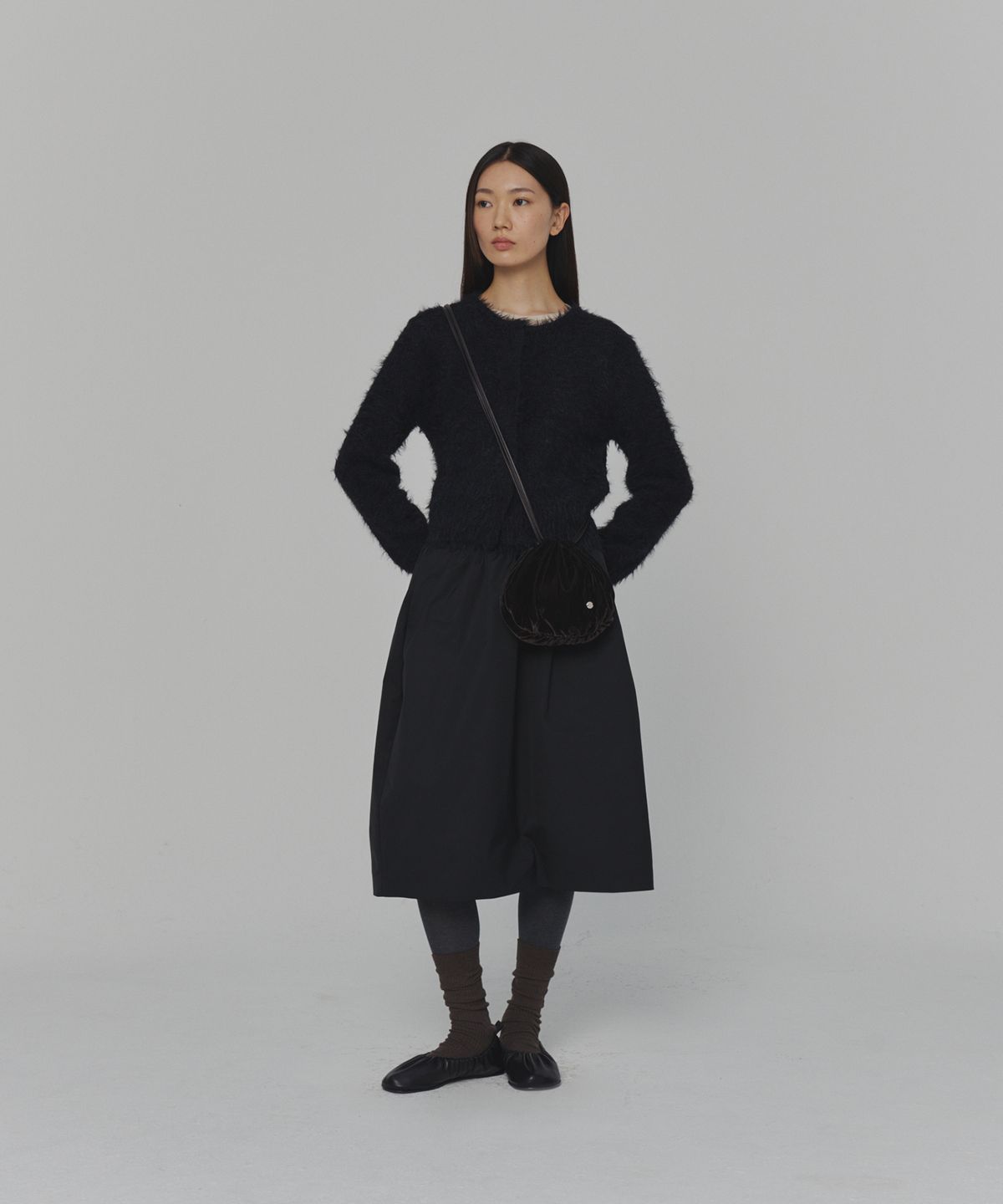 아모멘토(AMOMENTO) SHAGGY CROPPED CARDIGAN_BLACK
