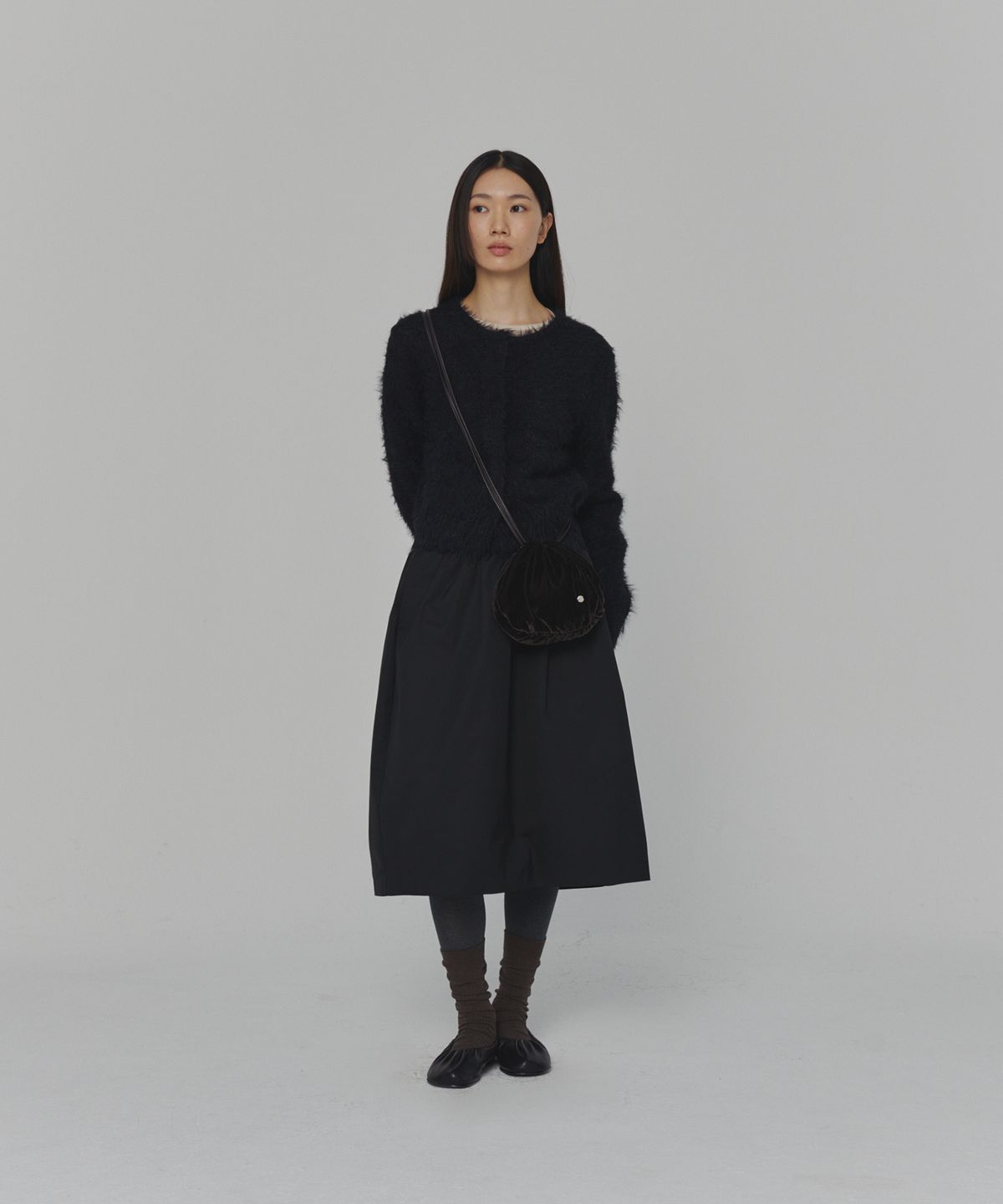 아모멘토(AMOMENTO) SHAGGY CROPPED CARDIGAN_BLACK