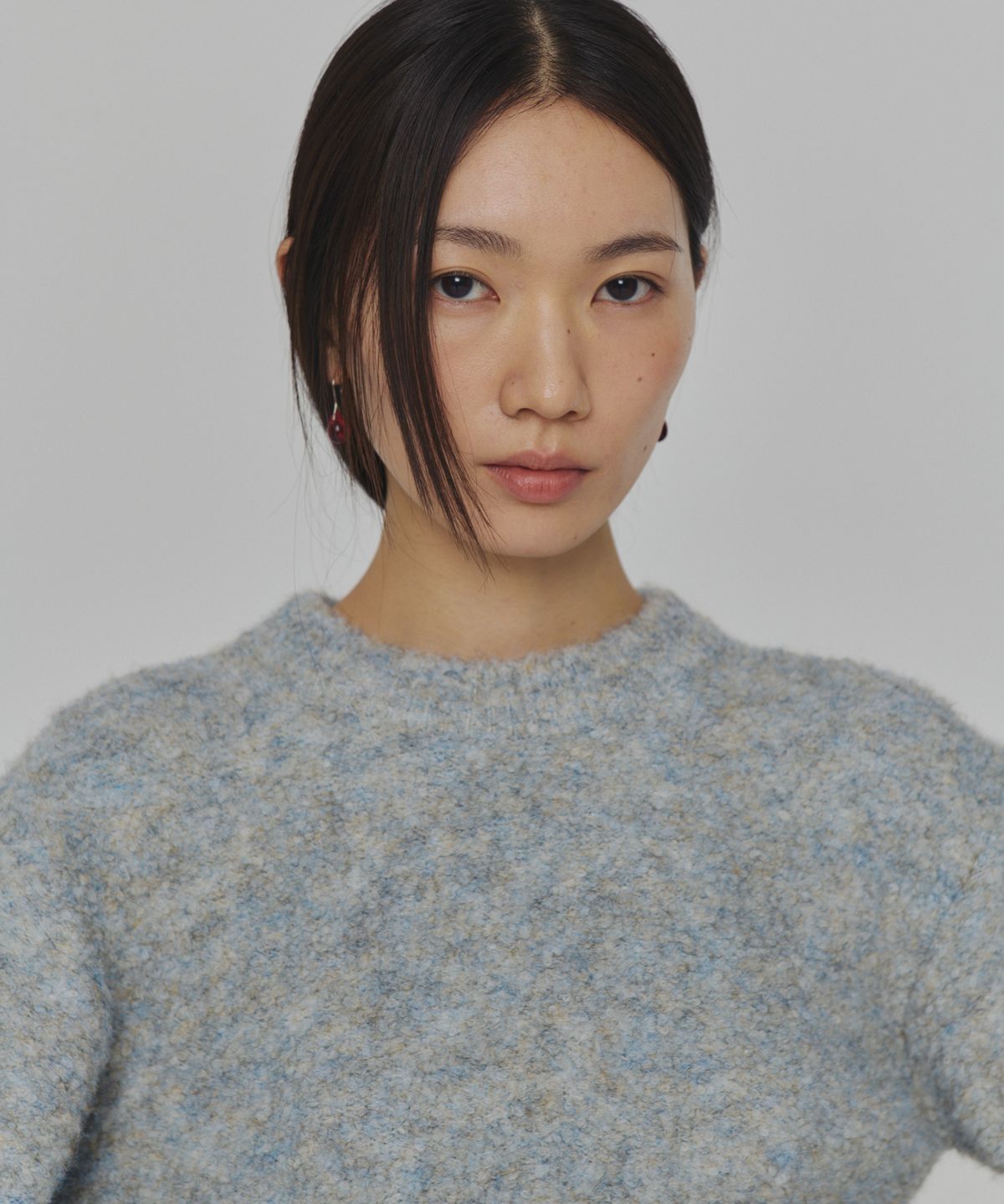 아모멘토(AMOMENTO) MIX BOUCLE CROP KNIT_BLUE