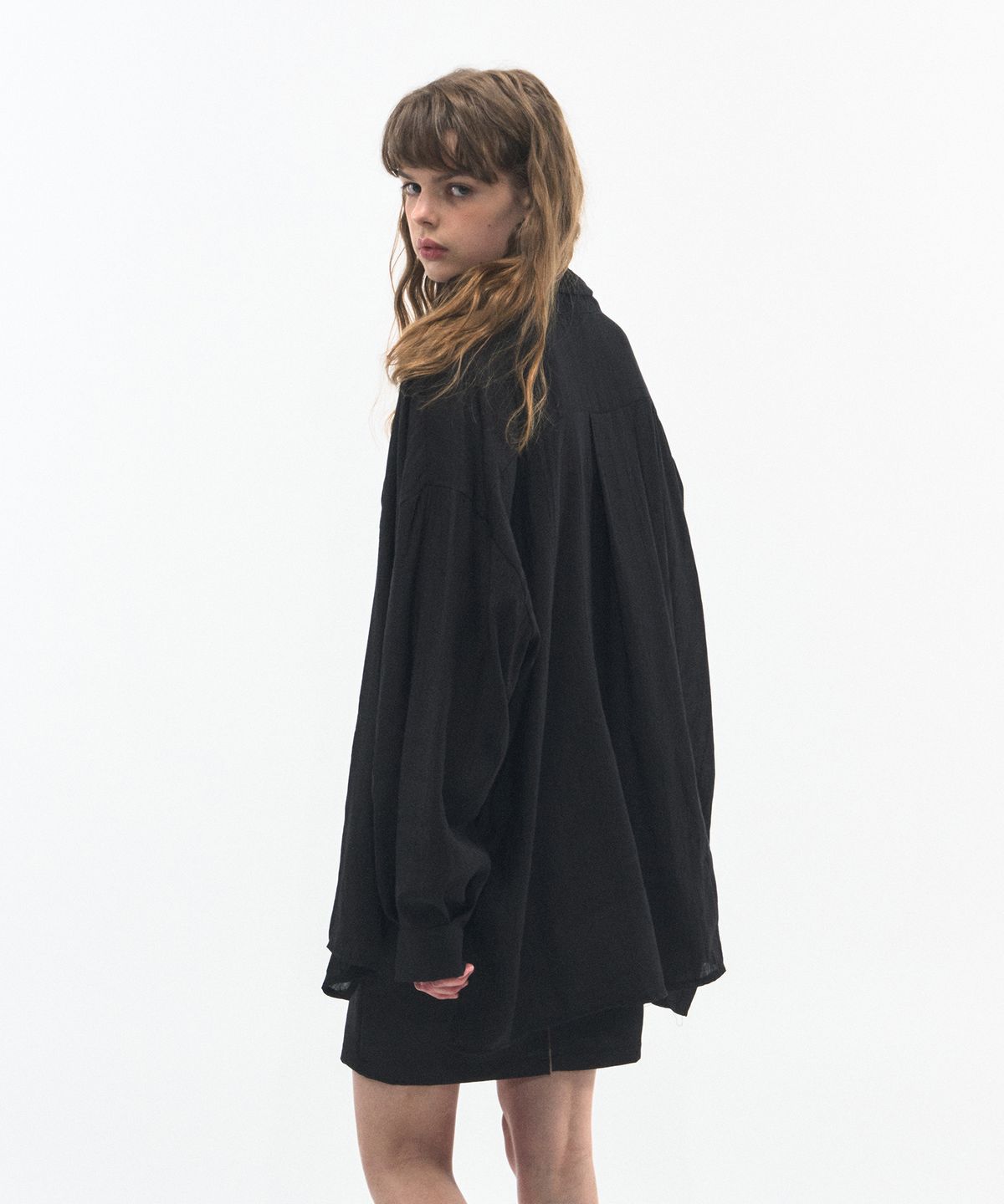 닐라이즈(NEALIZE) Rayon Strap Blouse Black