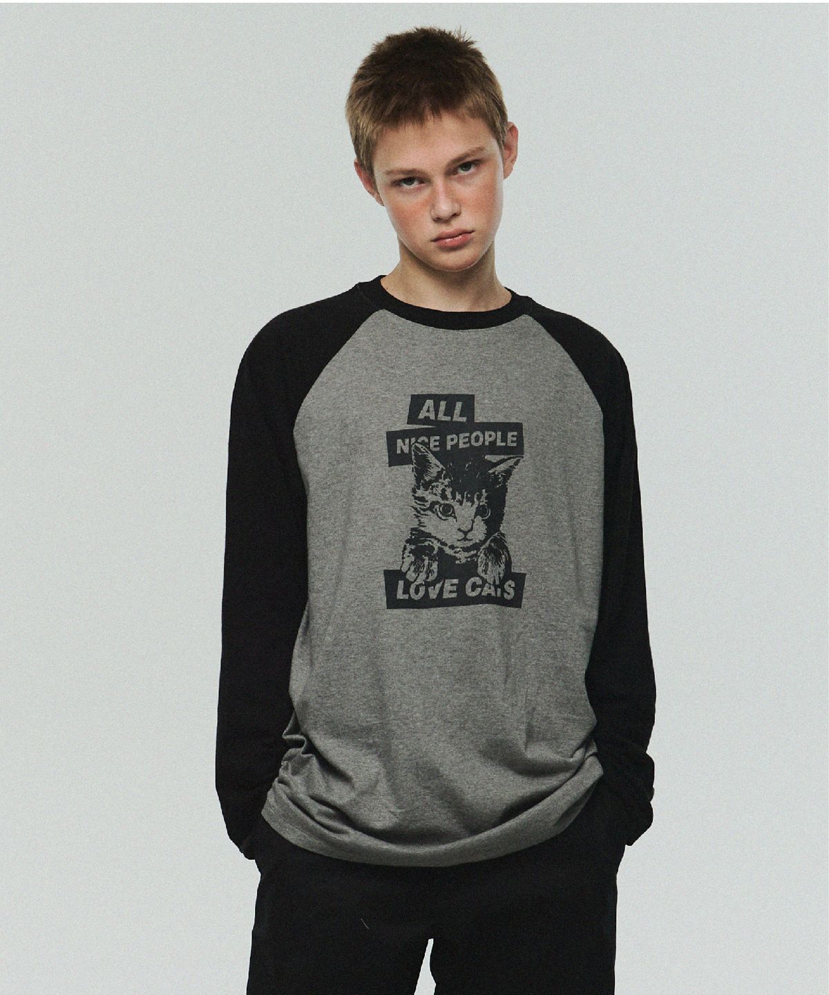 잇자바이브(ITZAVIBE) NICE PEOPLE LOVE CATS RAGLAN LONG SLEEVE - BLACK