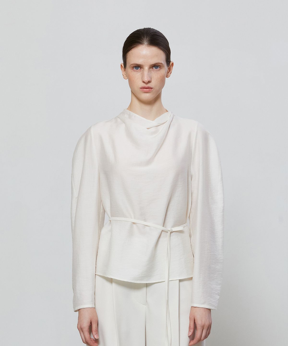 노티아(NOTIA) DRAPE HIGH NECK BLOUSE - IVORY