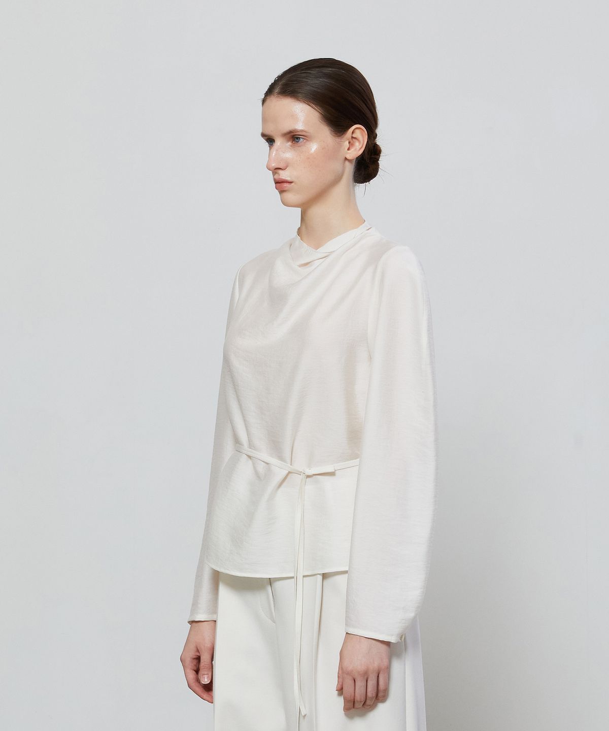 노티아(NOTIA) DRAPE HIGH NECK BLOUSE - IVORY