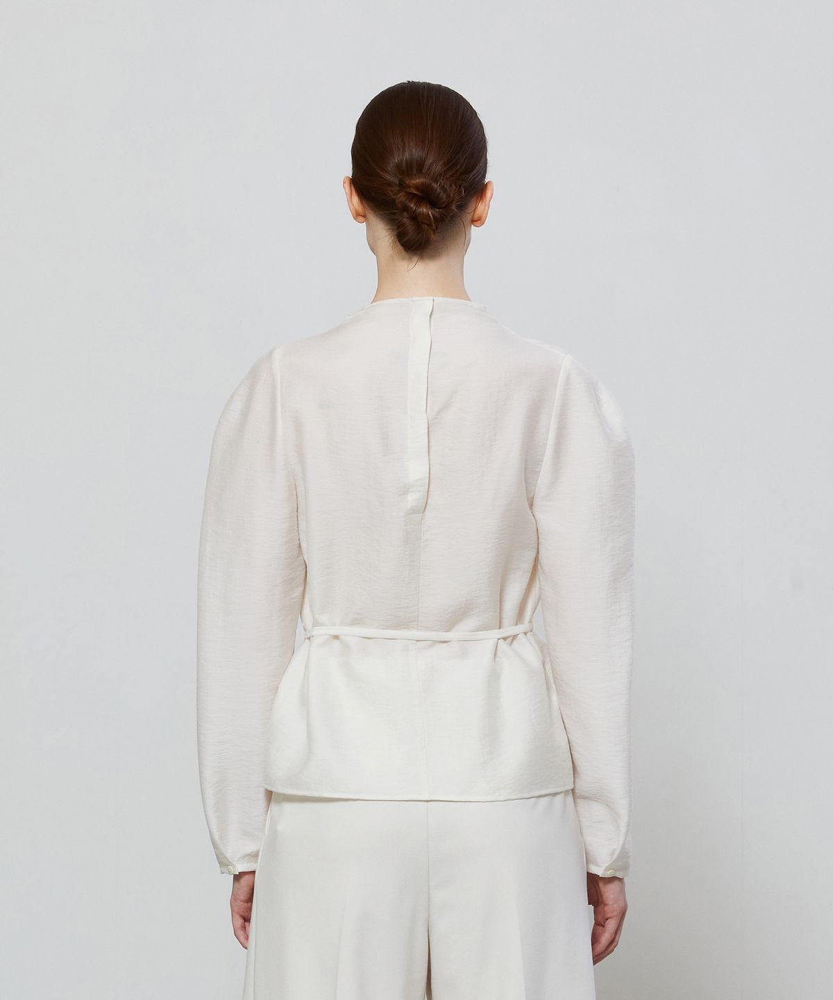노티아(NOTIA) DRAPE HIGH NECK BLOUSE - IVORY
