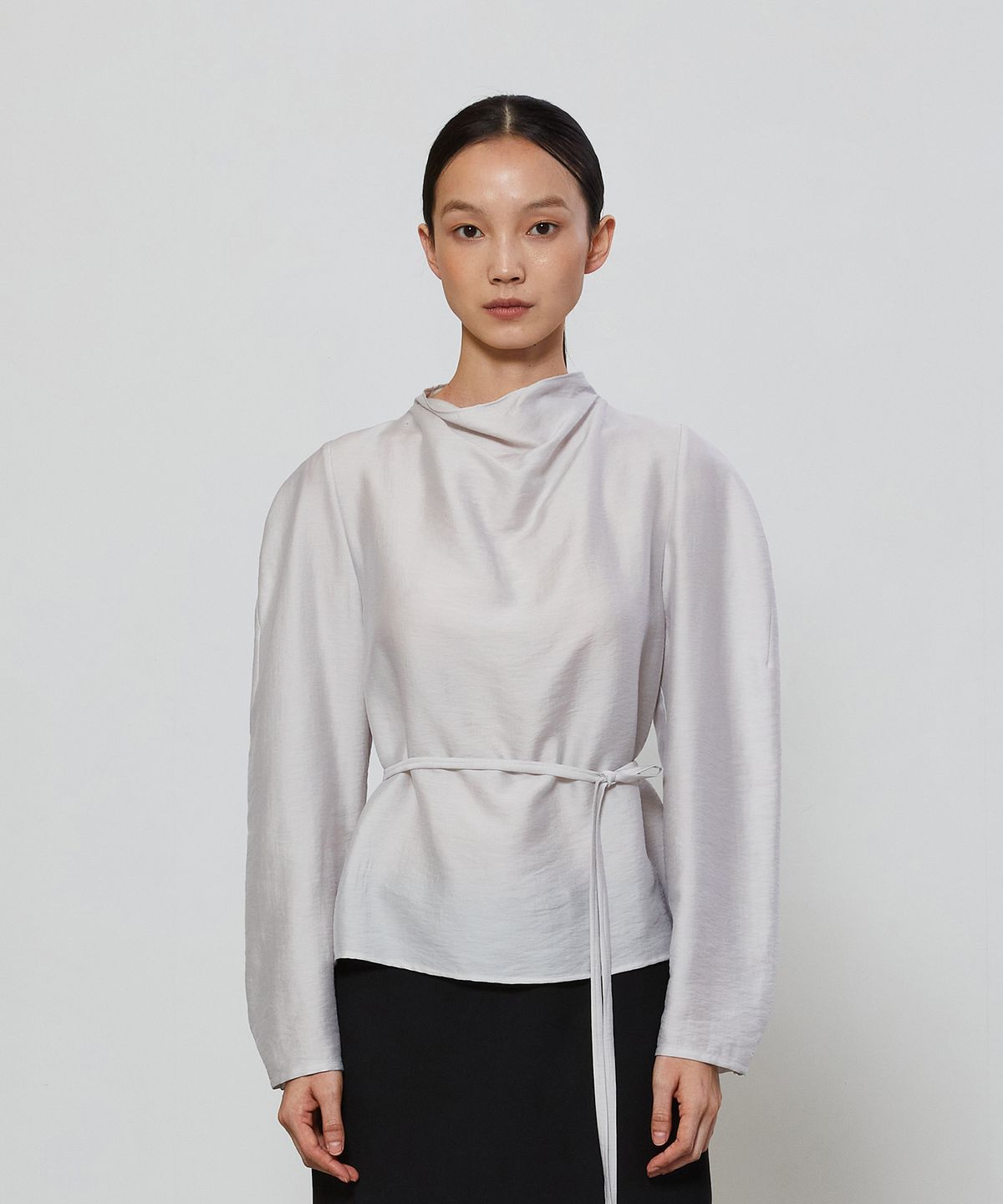 노티아(NOTIA) DRAPE HIGH NECK BLOUSE - GRAY