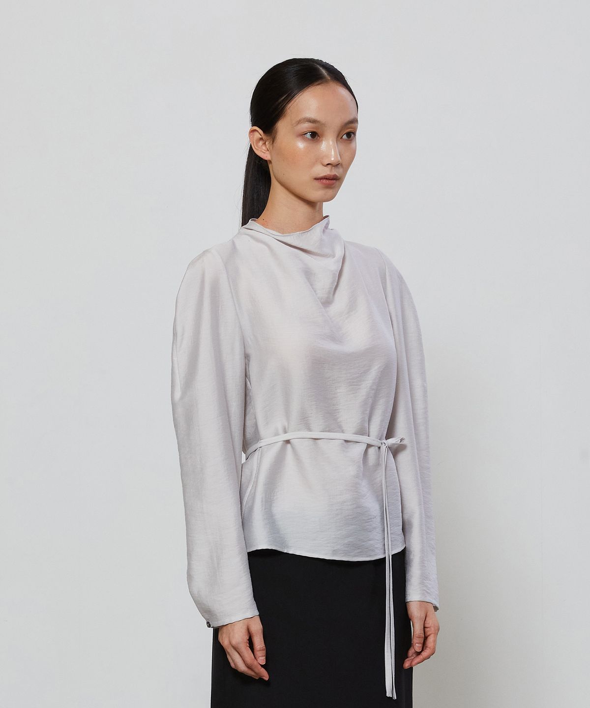노티아(NOTIA) DRAPE HIGH NECK BLOUSE - GRAY
