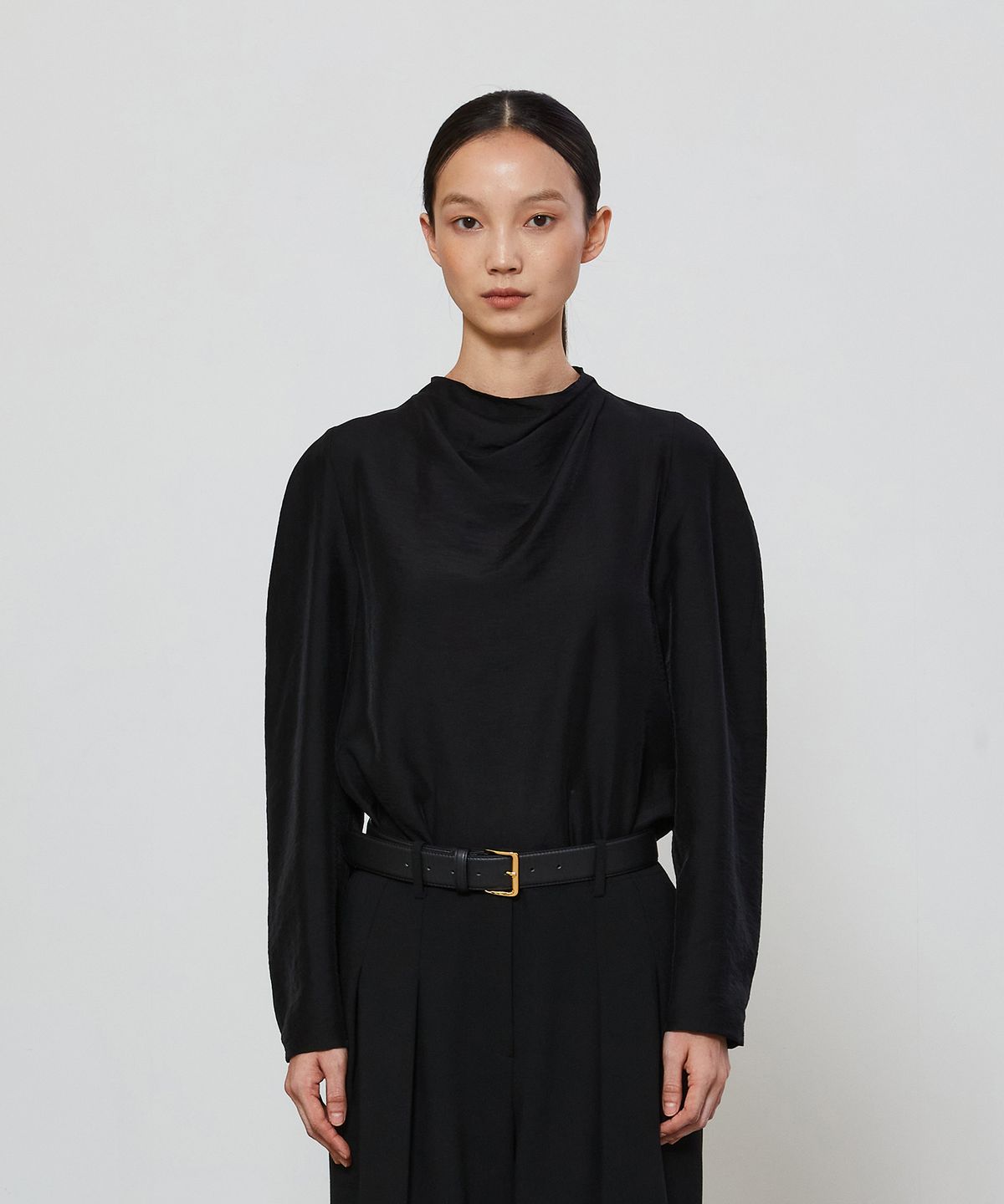 노티아(NOTIA) DRAPE HIGH NECK BLOUSE - BLACK