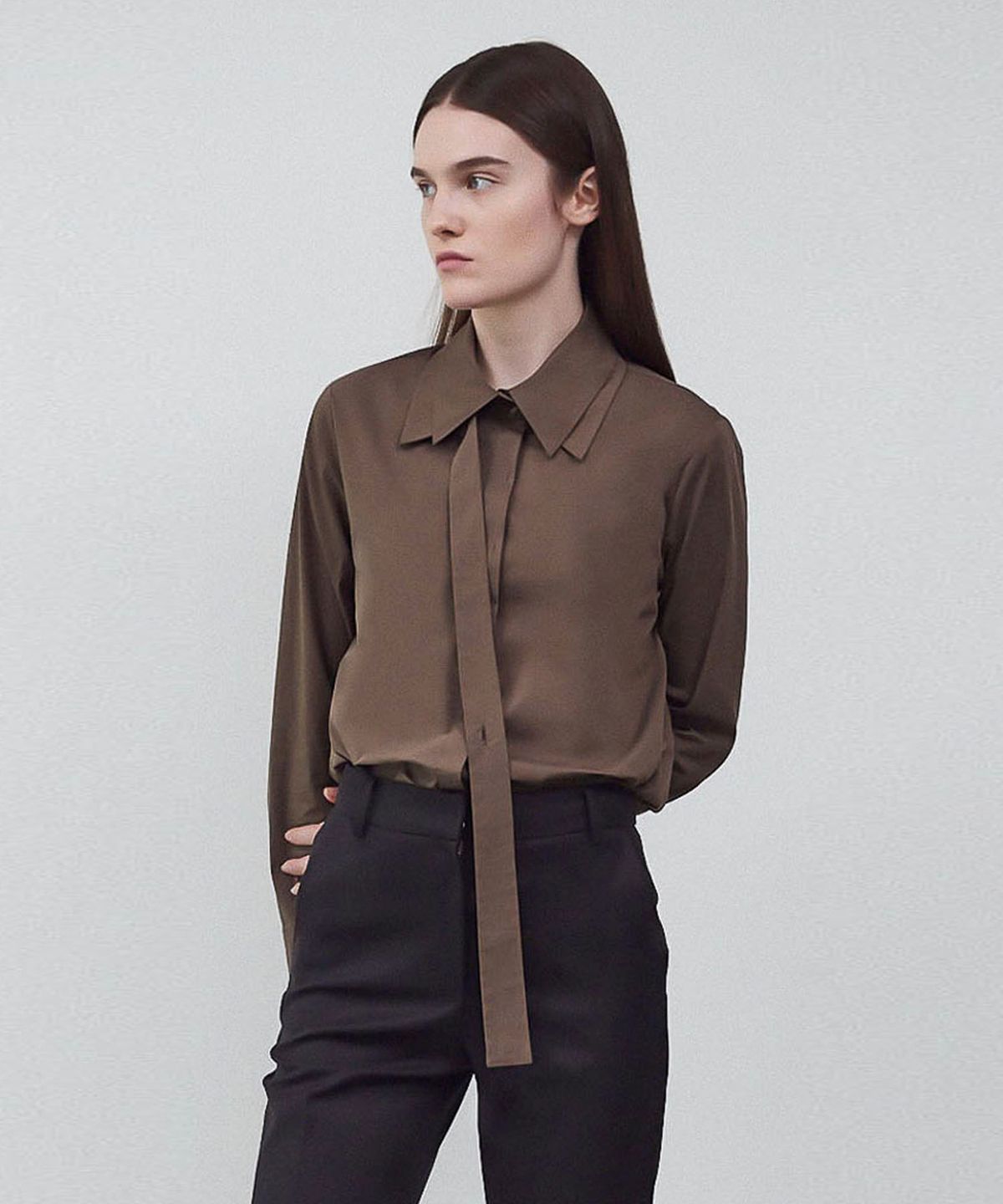 씨커슨(CKUSUN) DETACHABLE TIE-COLLAR SHIRT - BROWN