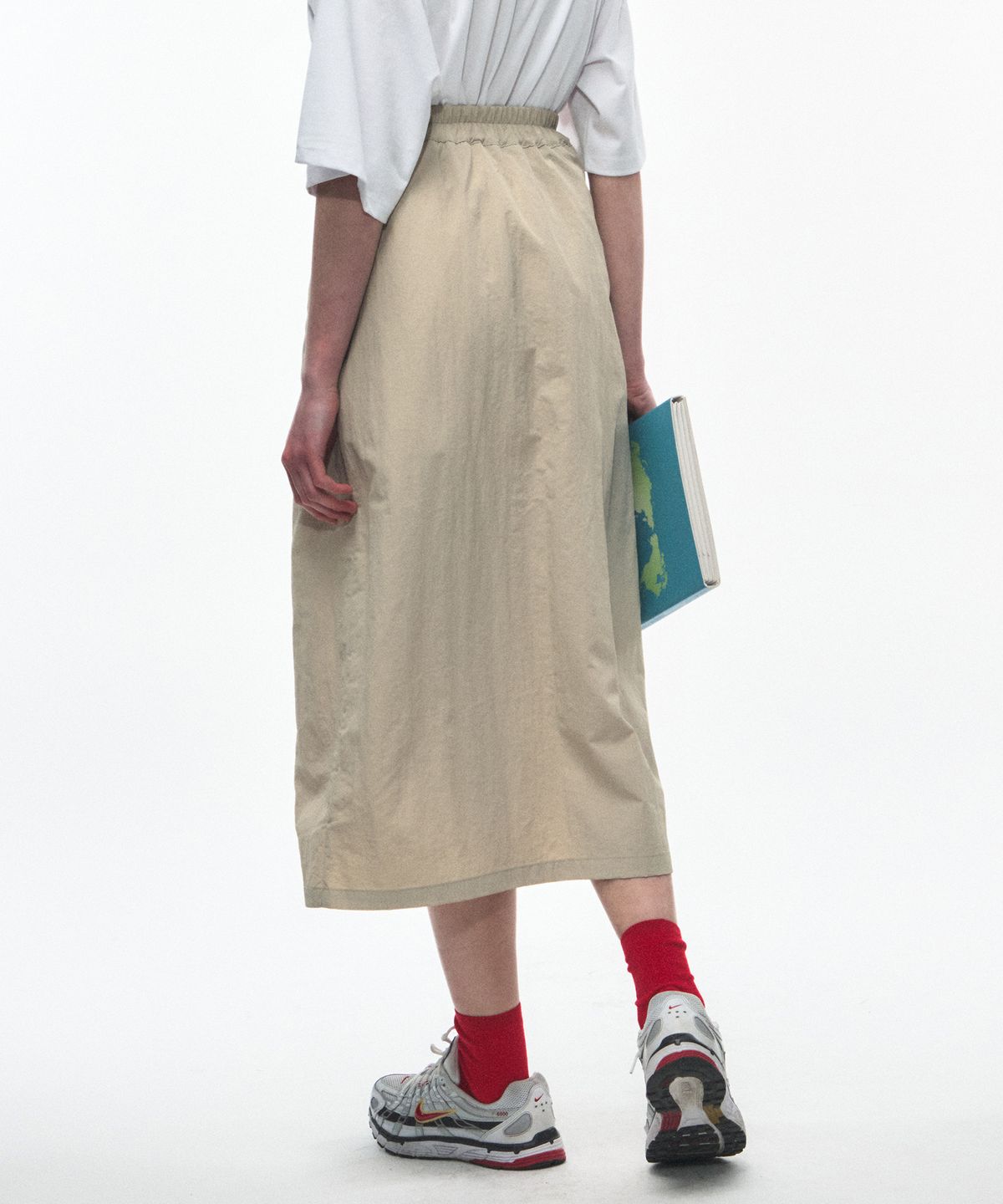 닐라이즈(NEALIZE) Nylon Maxi Skirt Beige