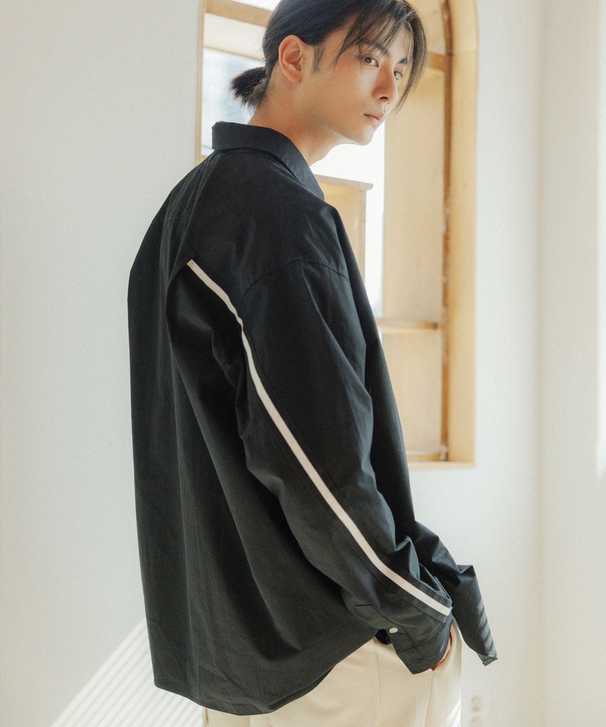 누빈다(NUBINDA) 라인 포인트 코튼 셔츠