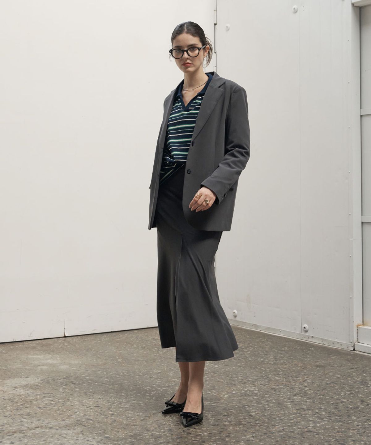 320쇼룸(320SHOWROOM) H-line slit long skirt Charcoal