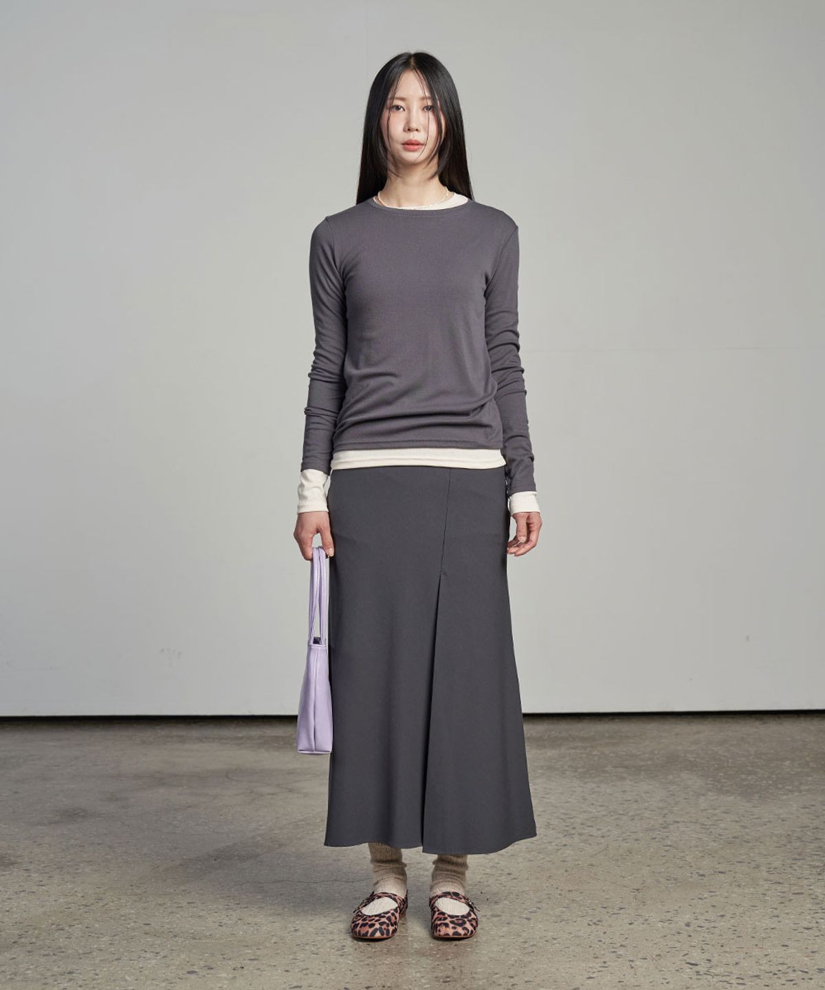 320쇼룸(320SHOWROOM) H-line slit long skirt Charcoal