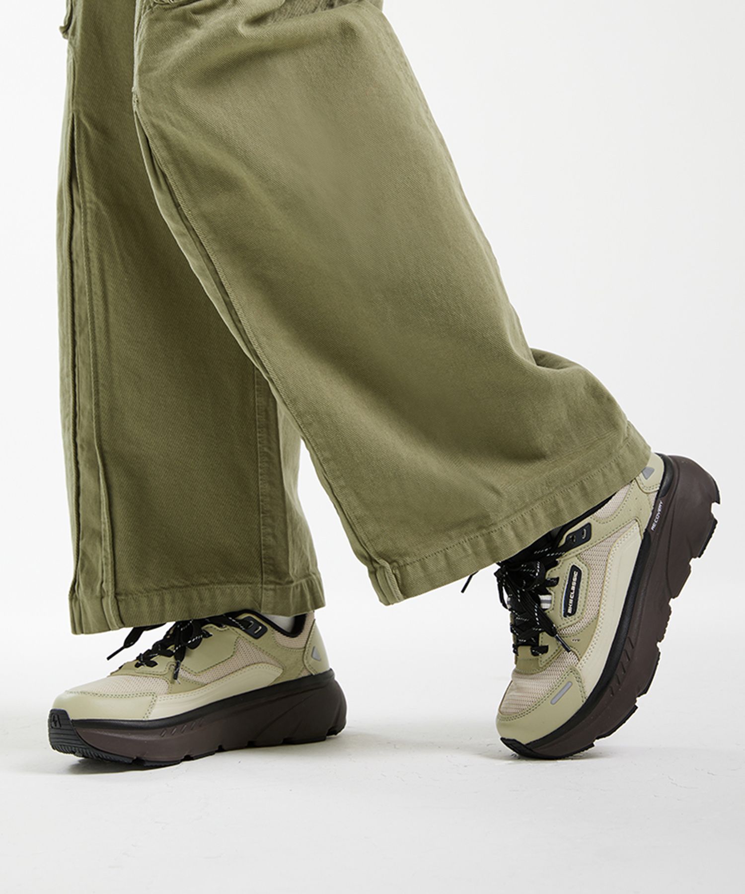 MUSINSA | AKIII CLASSIC Bumper Trainer Pale Light Green