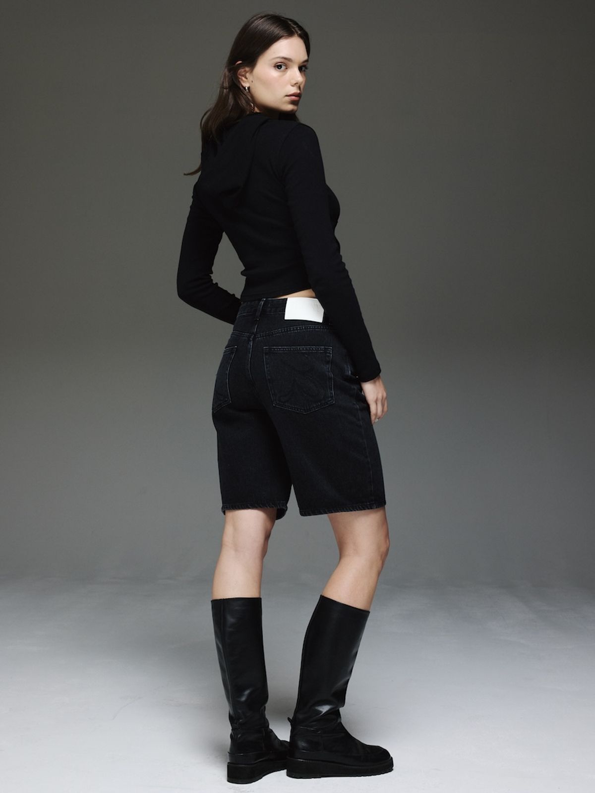 글로니(GLOWNY) THE PEGGY SHORTS (BLACK)