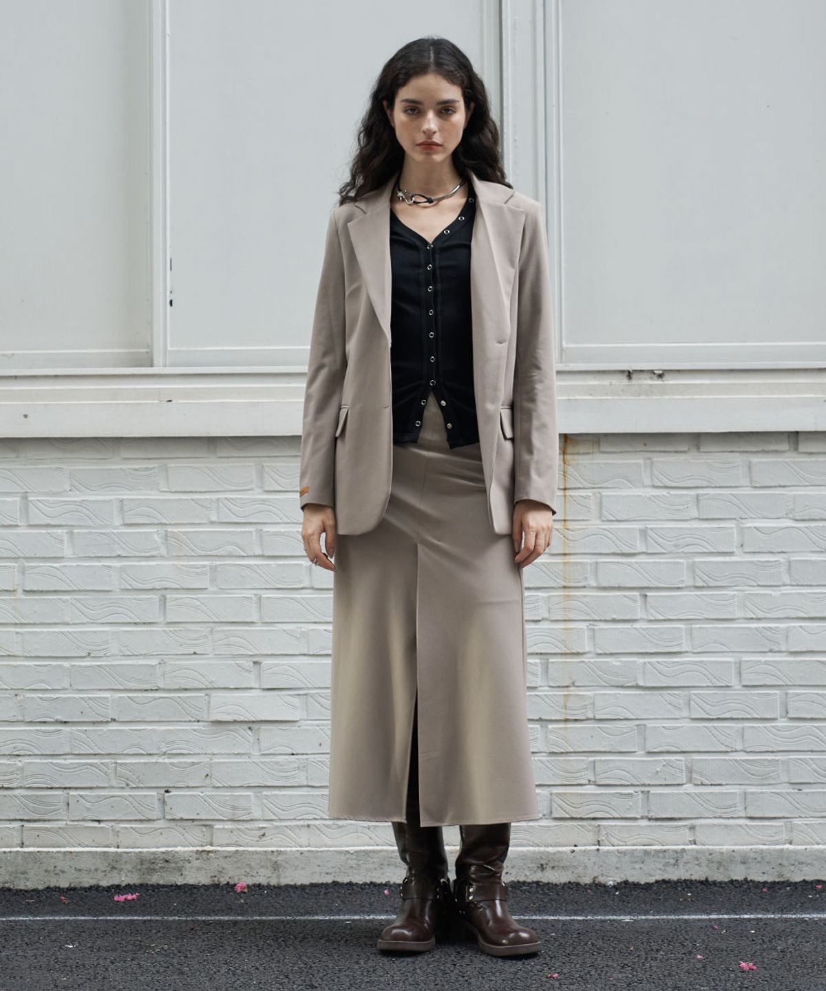 320쇼룸(320SHOWROOM) H-line slit long skirt Khaki beige