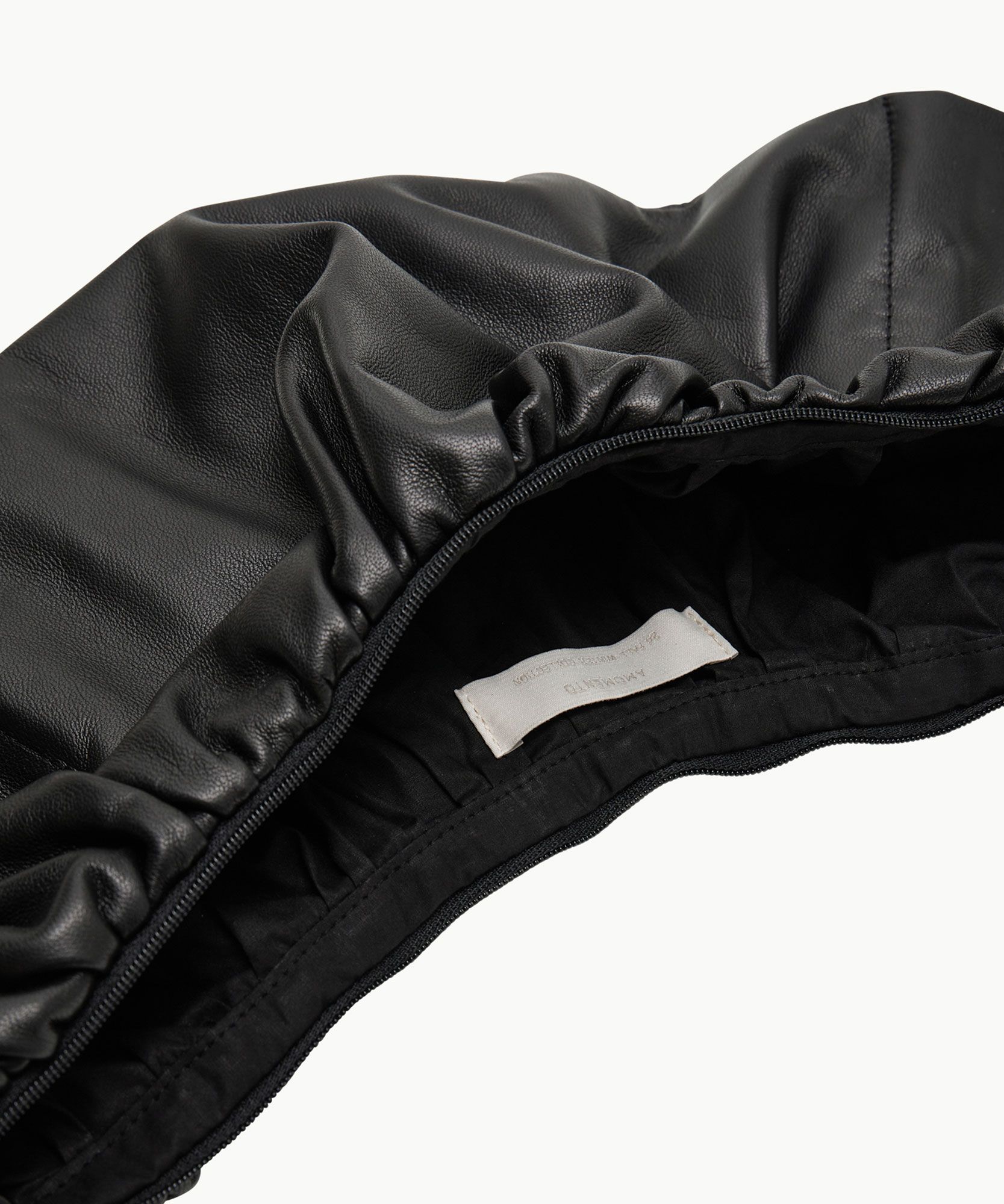 MUSINSA公式 | AMOMENTO LEATHER SHIRRING BAG