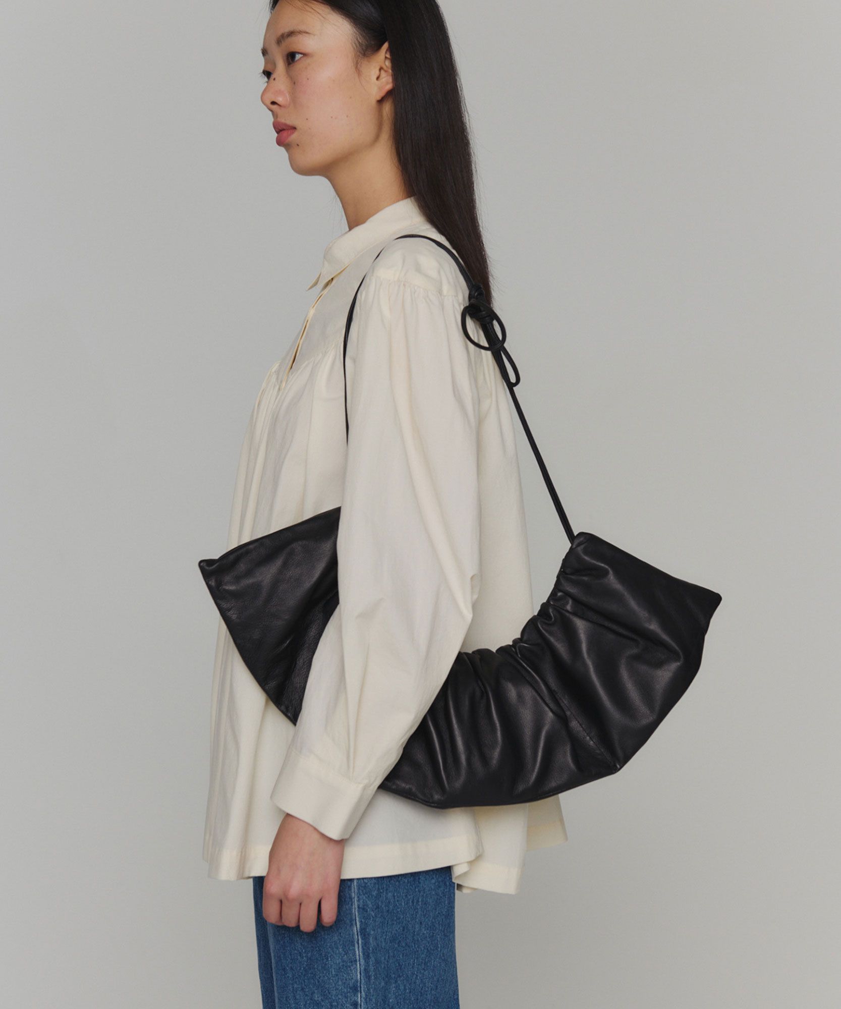 バッグ AMOMENTO LEATHER SHIRRING BAG AMOMENTO Black Shirring Bag AMOMENTO