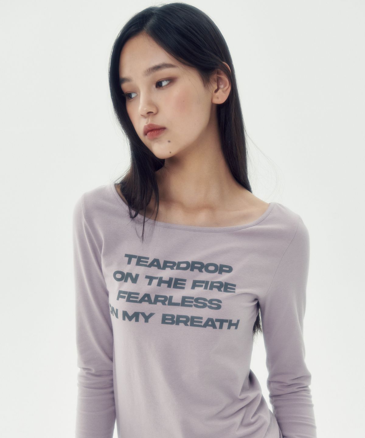 러닝하이(RUNNINGHIGH) 레터링 슬림 L/S 티 [라이트 퍼플]