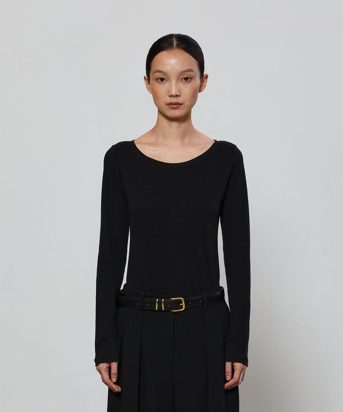 노티아(NOTIA) SOFT WIDE NECK T-SHIRTS - BLACK
