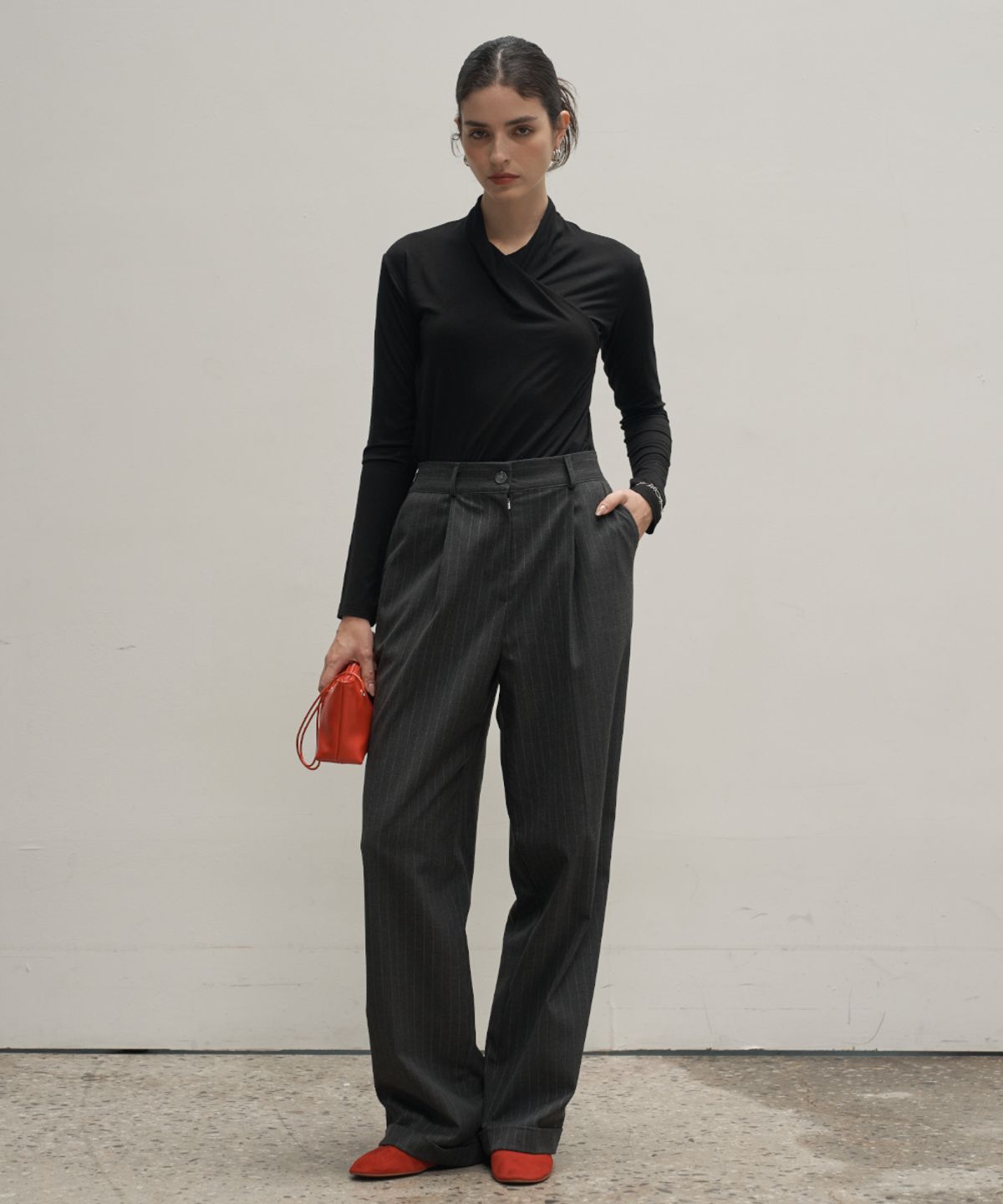 320쇼룸(320SHOWROOM) Wrap Long Sleeve T-Shirt Black