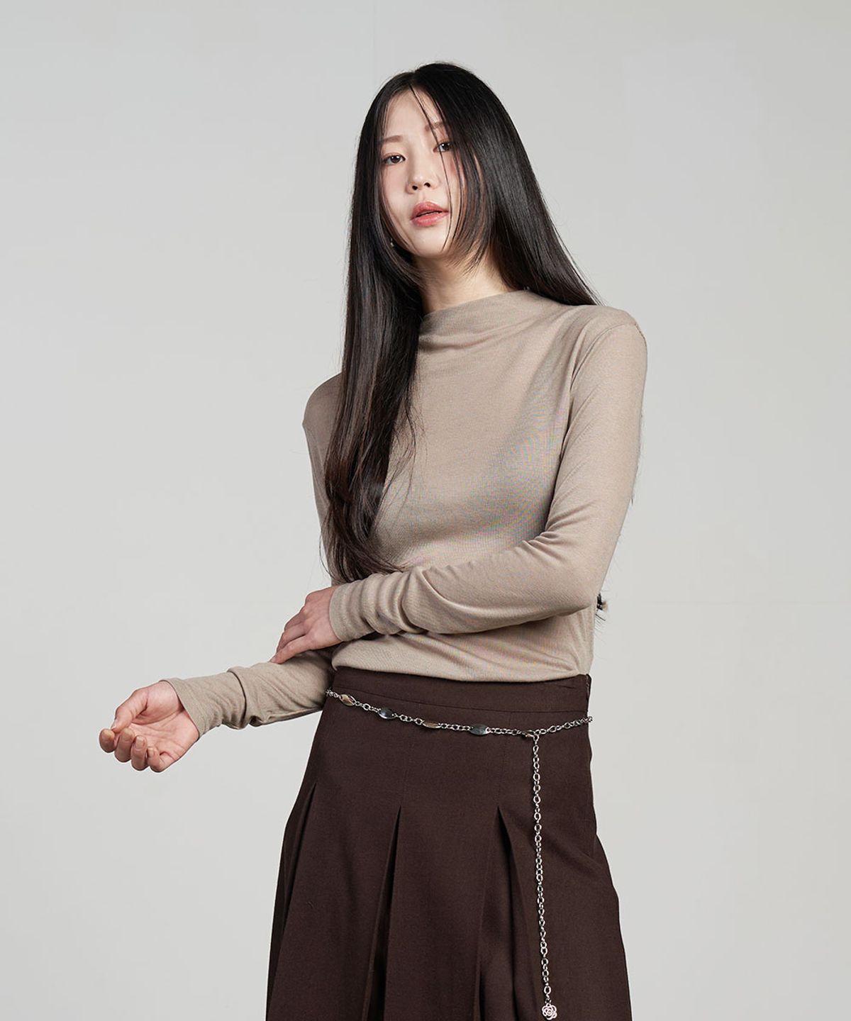 320쇼룸(320SHOWROOM) Mock Neck Wool Long Sleeve T-Shirt Mocha beige