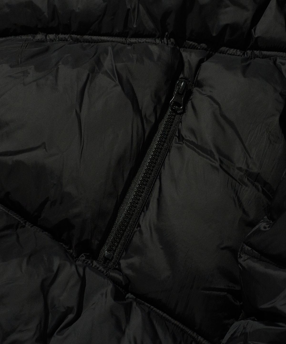 스웨이드(SUADE) HOODED PUFFER JACKET [BLACK]