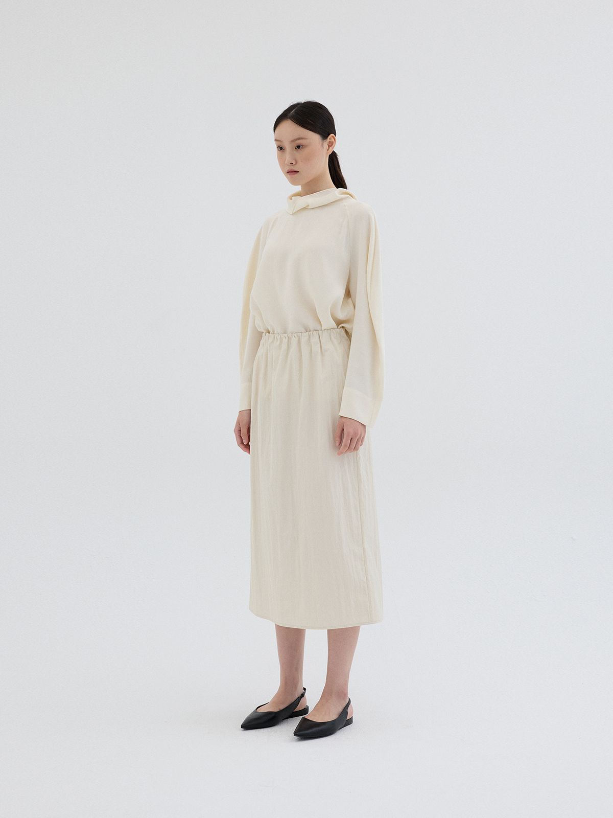 리플레인(REPLAIN) BACK BUTTON BLOUSE