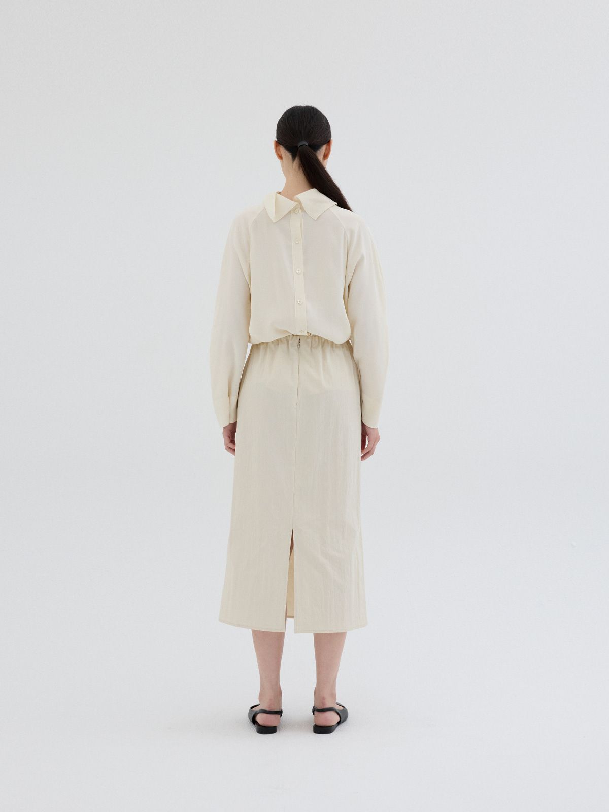 리플레인(REPLAIN) BACK BUTTON BLOUSE